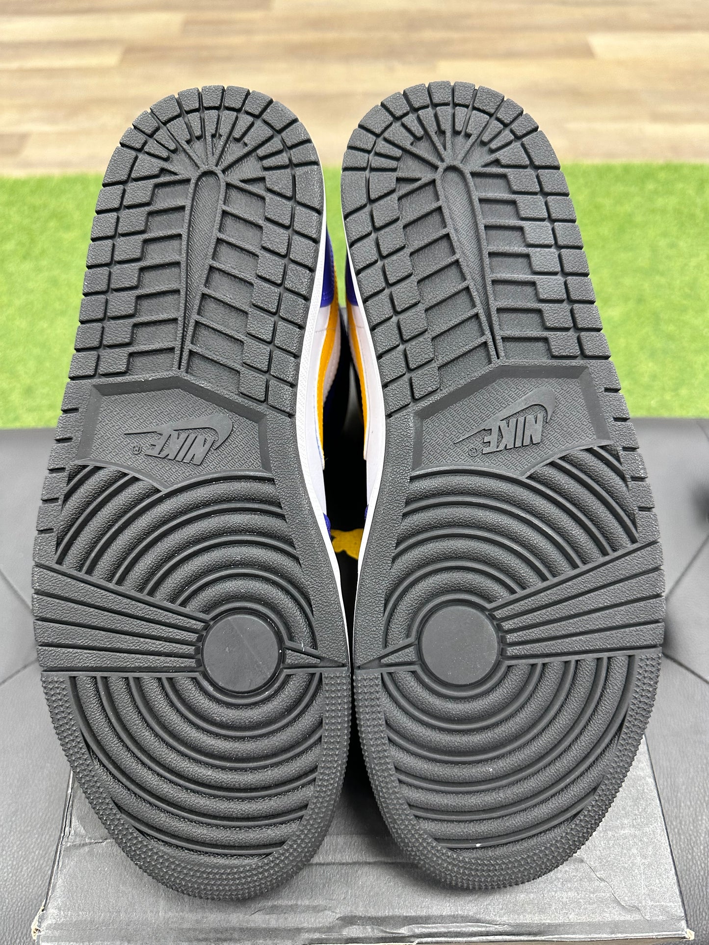 Jordan 1 Mid Lakers (2022) - Size 10