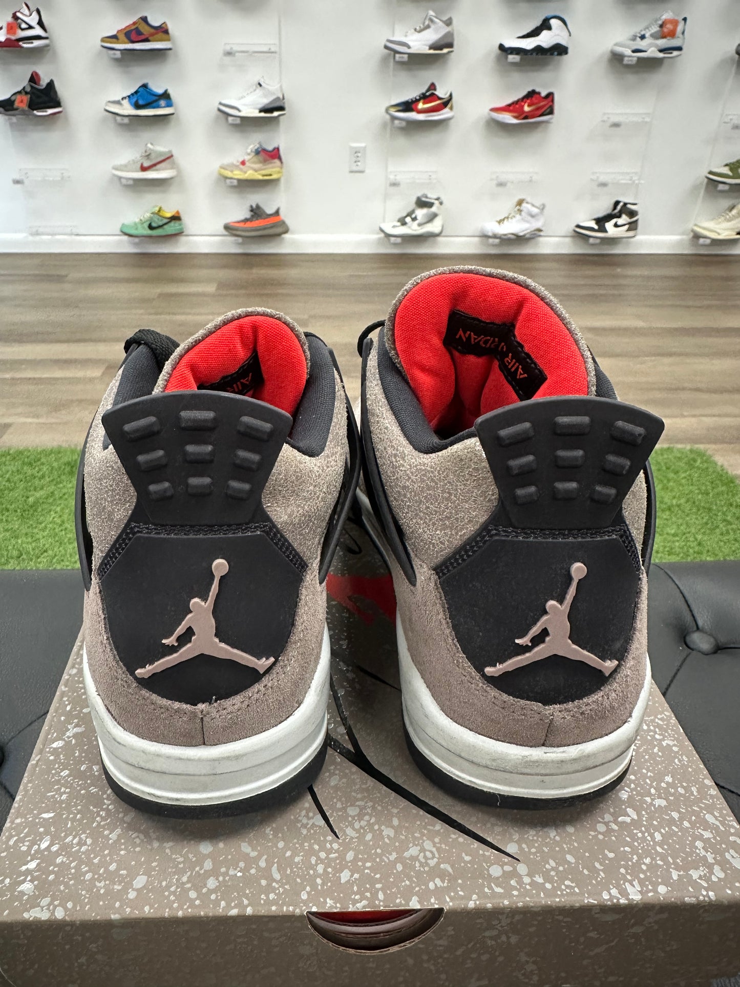 Jordan 4 Retro Taupe Haze - Size 9 (U)