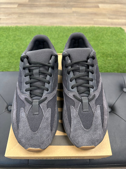 adidas Yeezy Boost 700 Utility Black - Mens (U8)