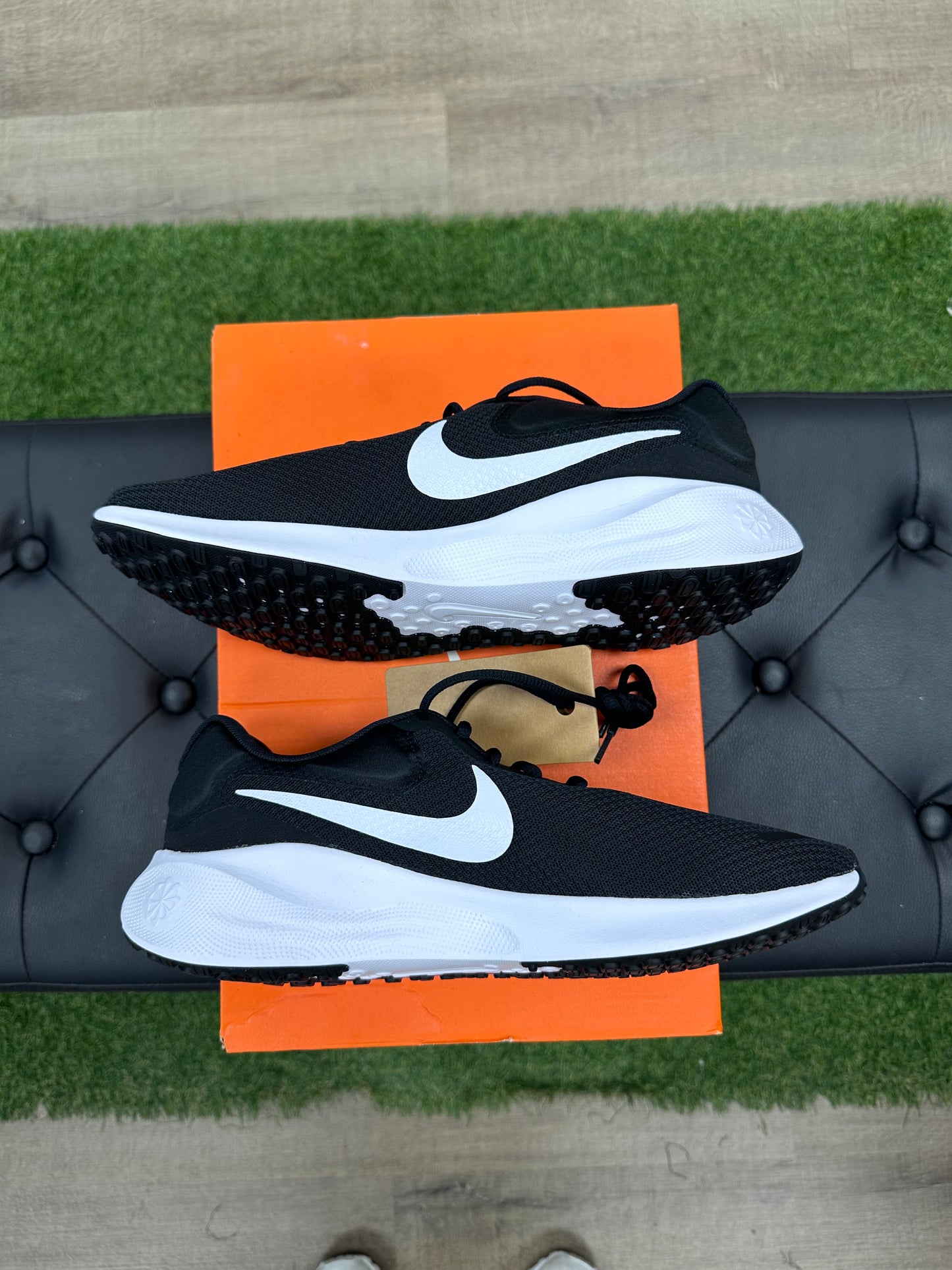 Nike Revolution 7 Black White (Women's) - Size 11.5 (10M)