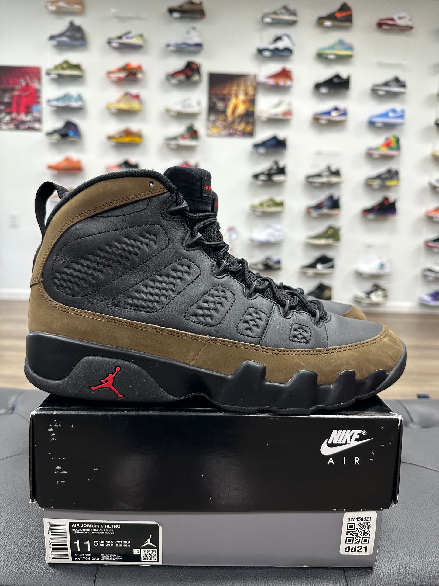 Jordan 9 Retro Olive (2024) - Size 11.5 (U)