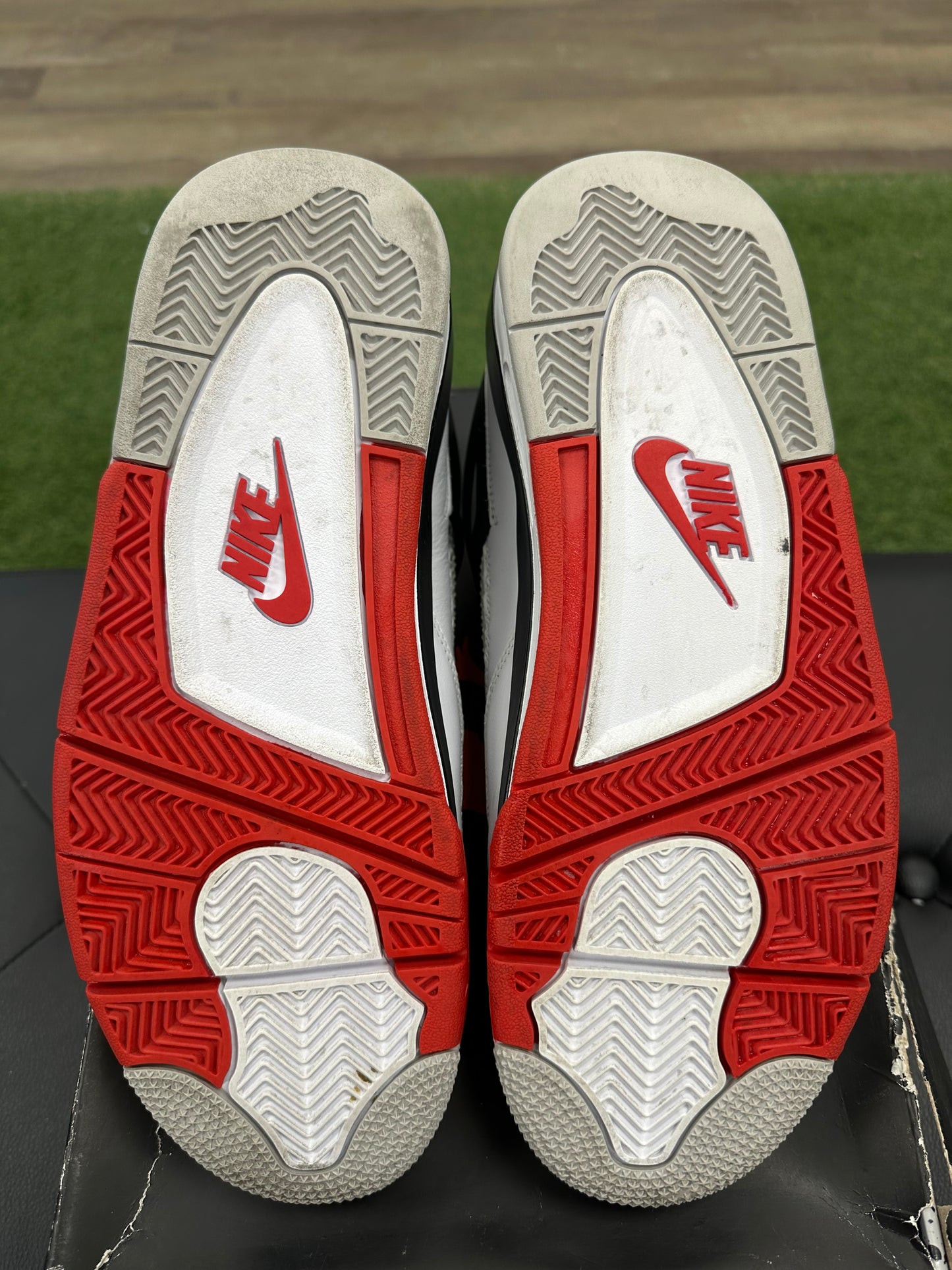 Jordan 4 Retro Fire Red (2020) - Size 9 (U)