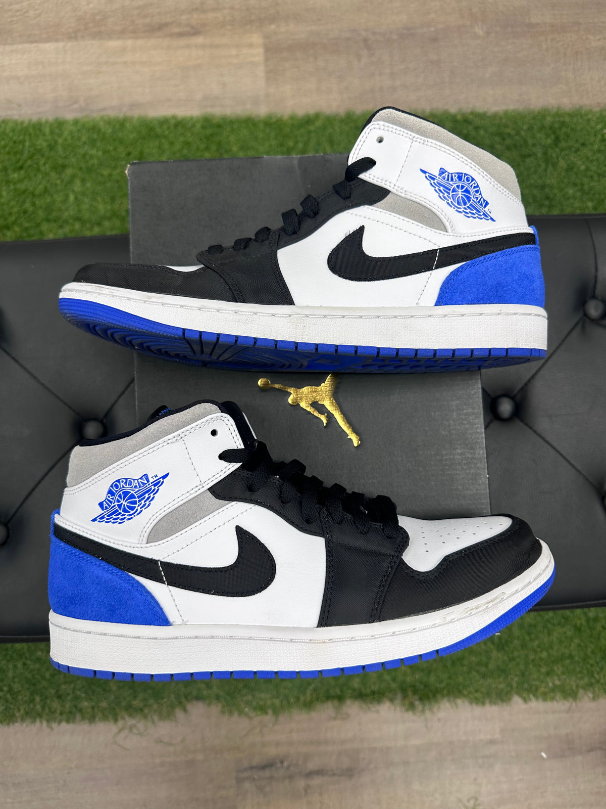 Jordan 1 Mid SE Royal Black Toe