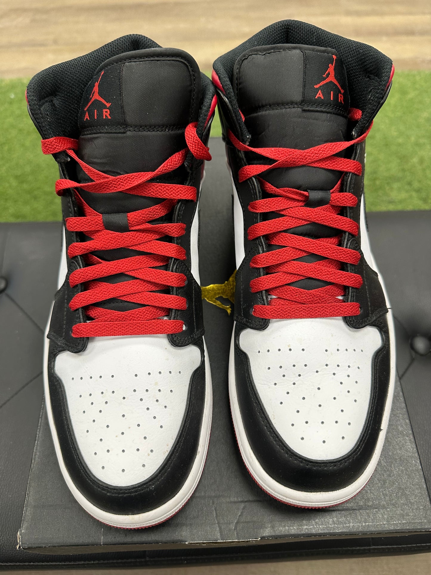 Jordan 1 Mid Gym Red Black Toe - Size 10.5 (U)