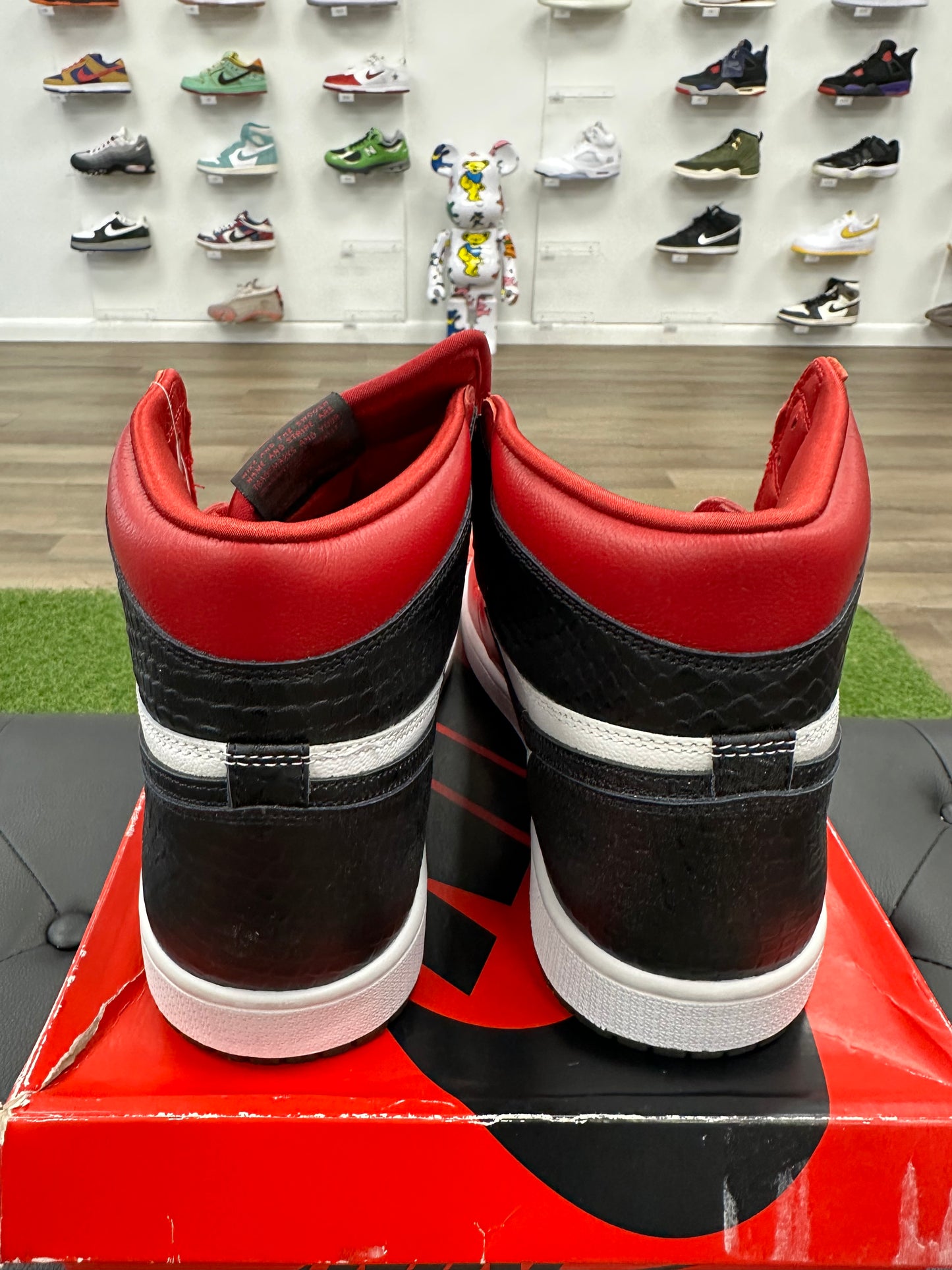 Jordan 1 Retro High Satin Snake Chicago - Size 9
