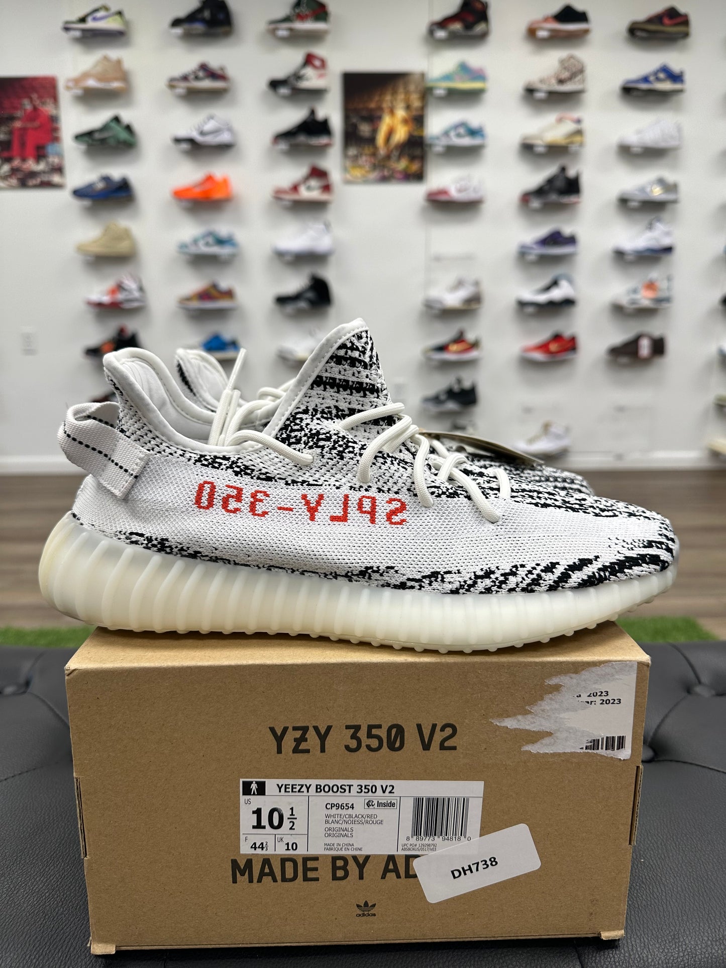 adidas Yeezy Boost 350 V2 Zebra - Size 10.5