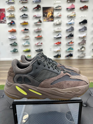 adidas Yeezy Boost 700 Mauve - Size 12.5 (U)