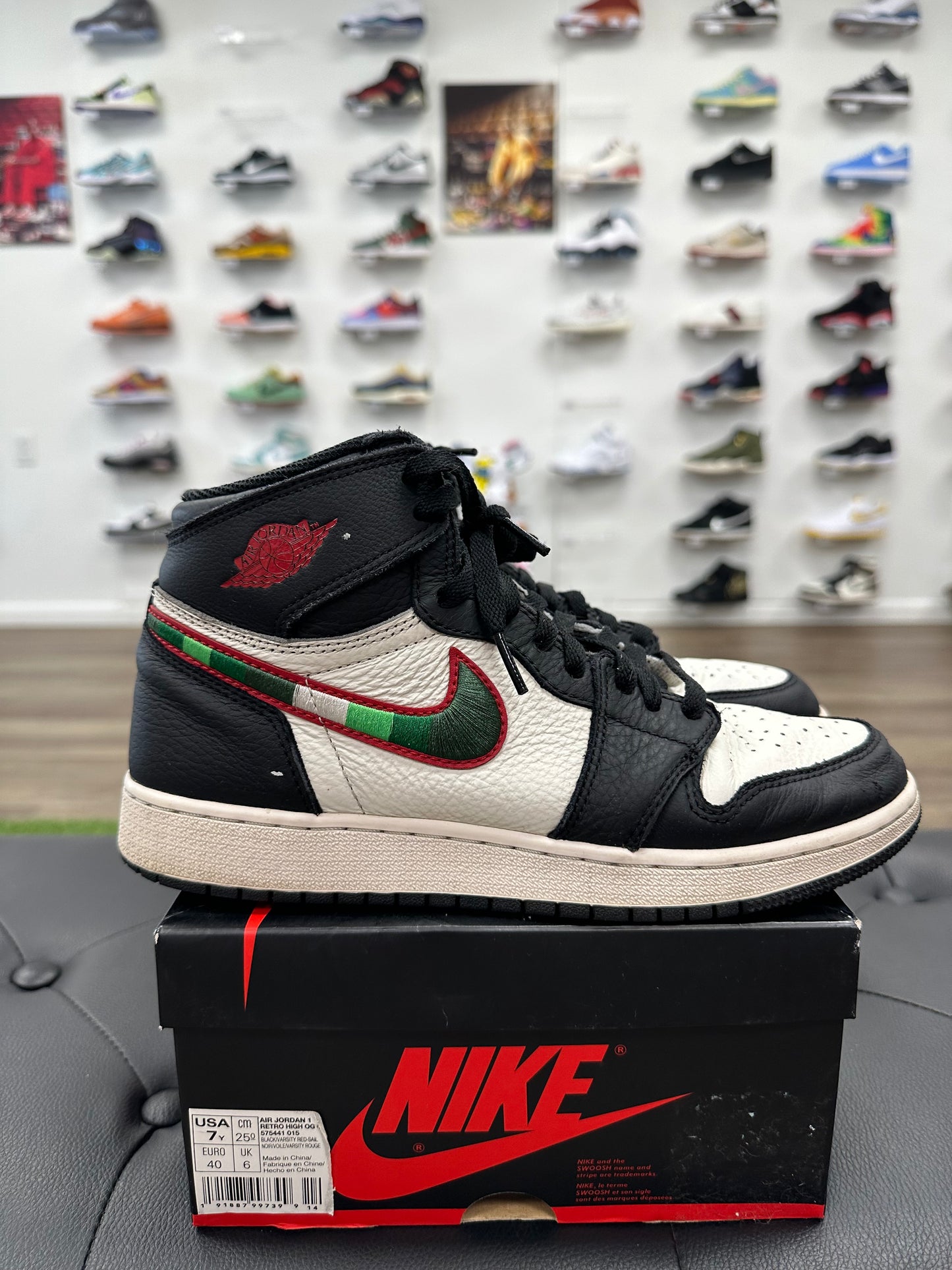 Jordan 1 Retro High Sports Illustrated (A Star Is Born) (GS) - Size 7 (U)