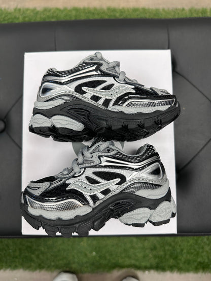 Saucony Omni 9 Kids Silver Black - Size 4c