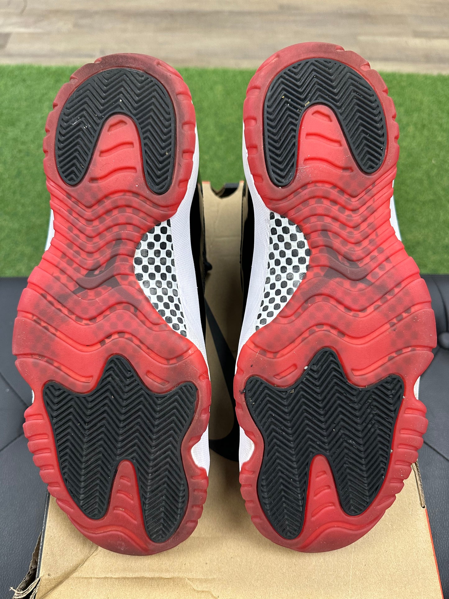 Jordan 11 Retro Playoffs Bred (2019) - Size 12.5 (U)
