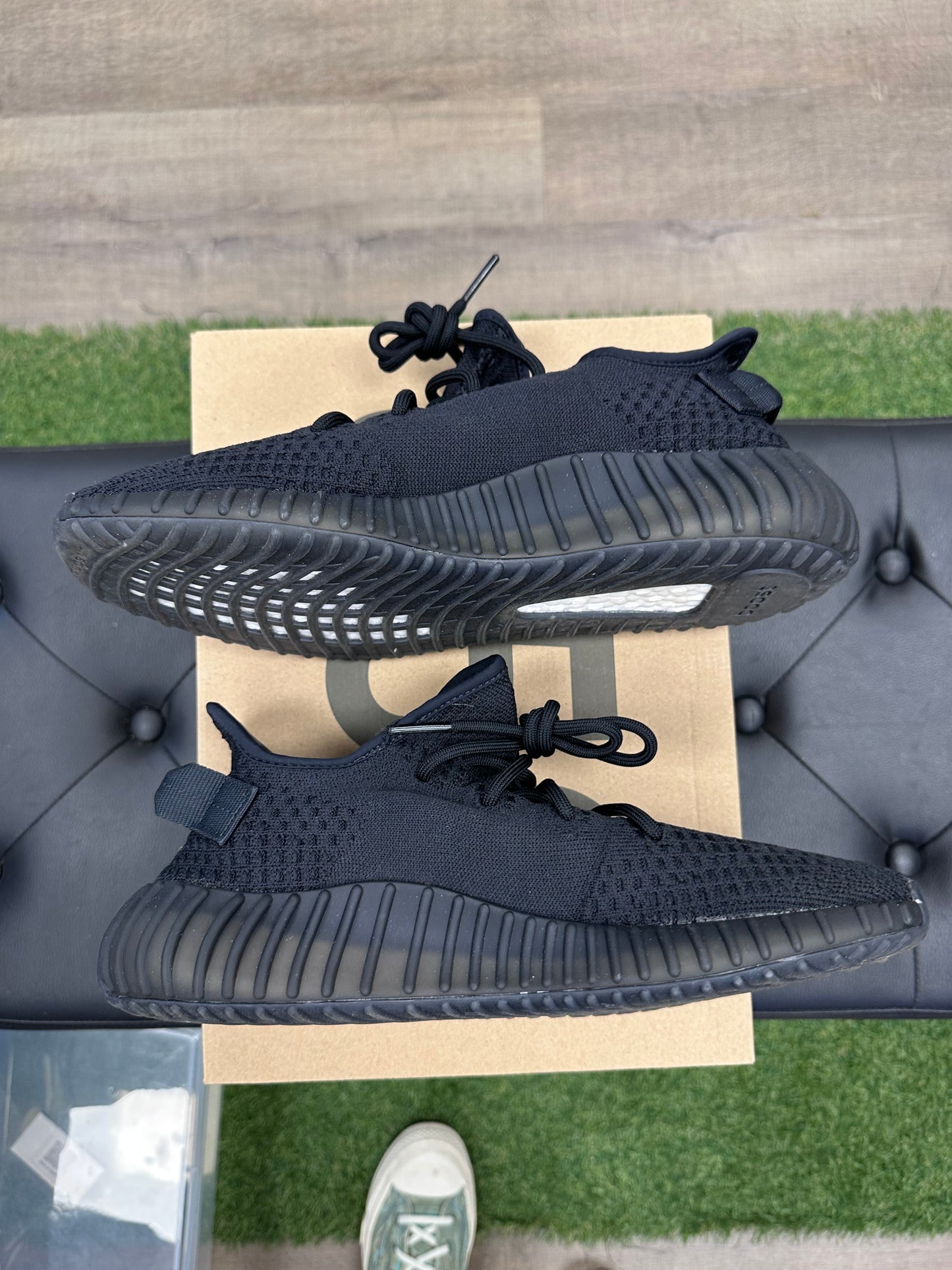 adidas Yeezy Boost 350 V2 Onyx - Size 10 (U)