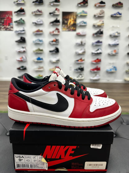 Jordan 1 Retro Low Chicago (2016) - Size 9.5 (U)