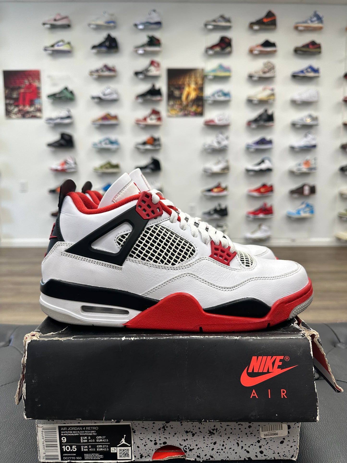 Jordan 4 Retro Fire Red (2020) - Size 9 (U)