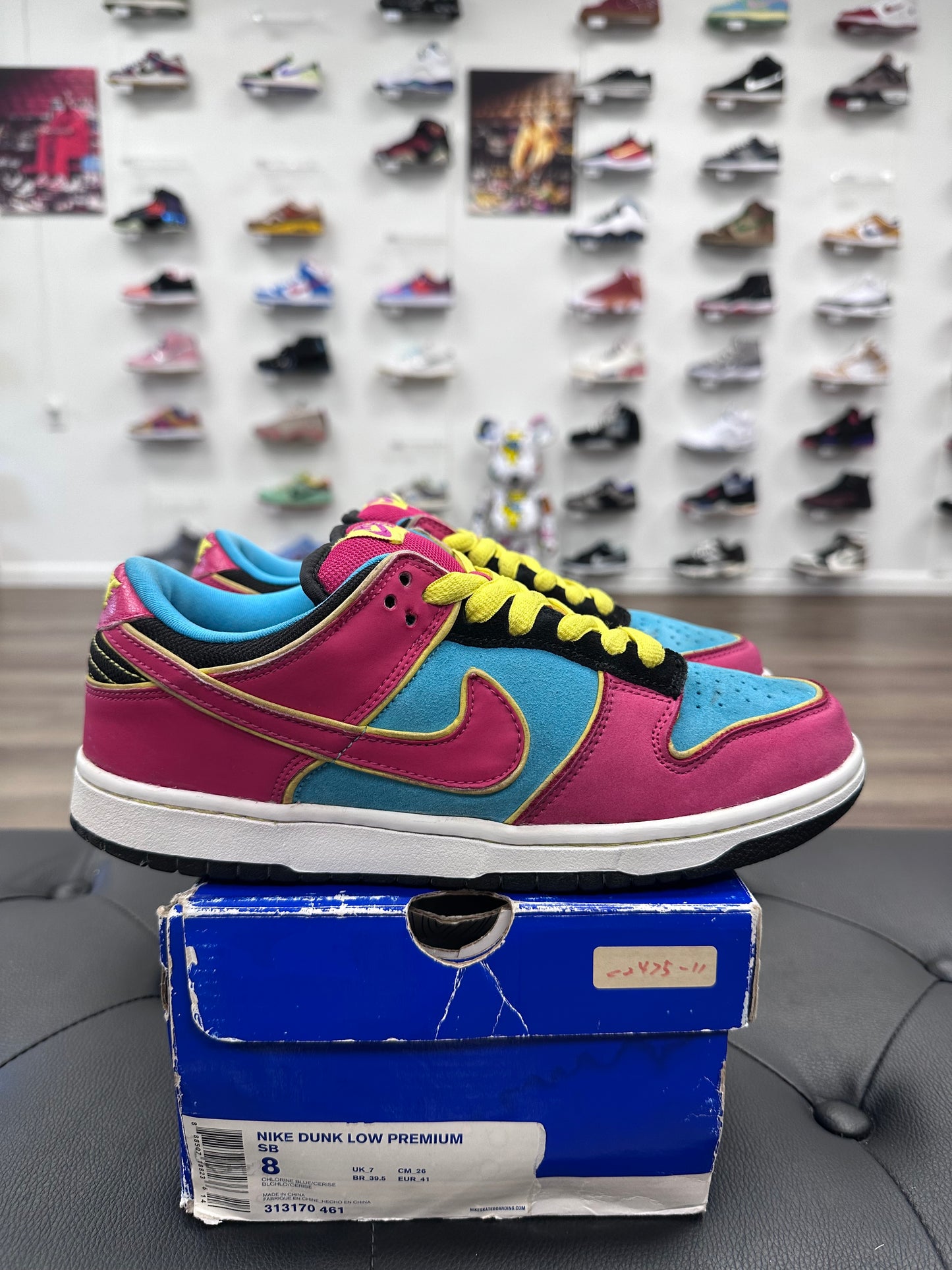 Nike SB Dunk Low Ms. Pacman - Size 8 (U)