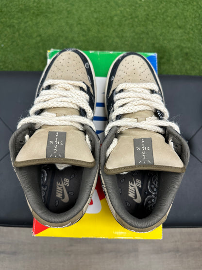 Nike SB Dunk Low Travis Scott - Size 9 (U)