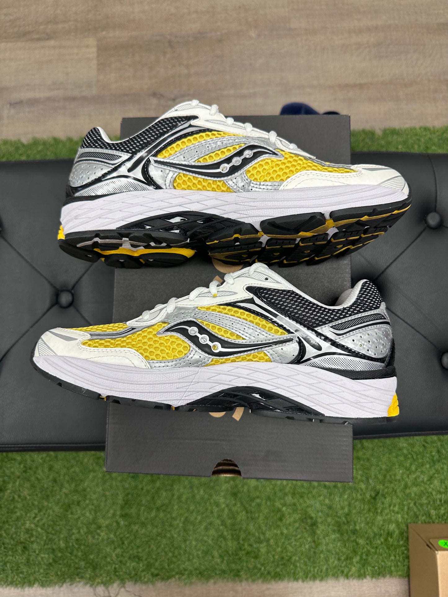 Saucony ProGrid Omni 9 ViZi Gold Metallic Silver - Size 9 (U)