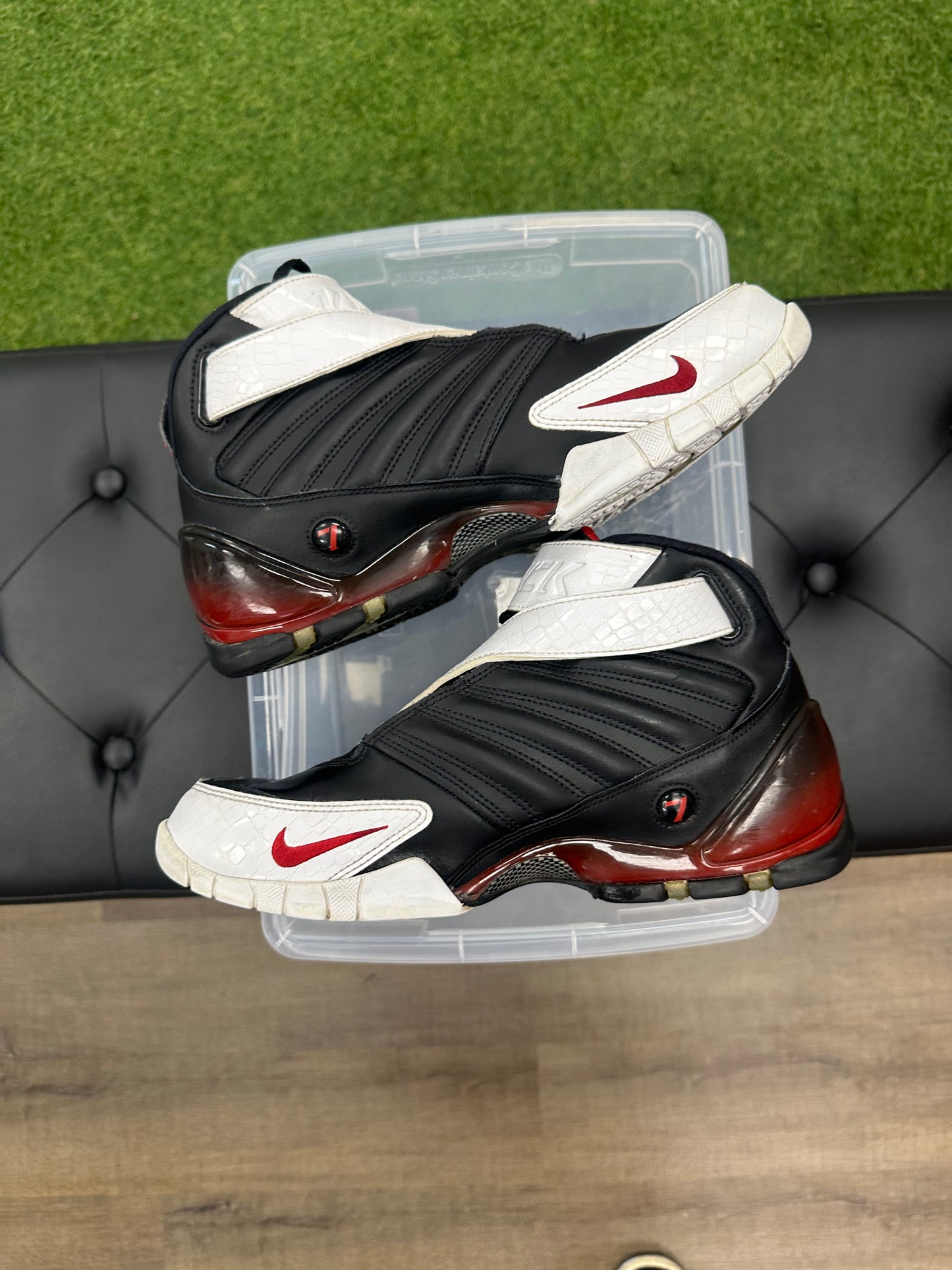 Nike Air Zoom Vick 3 Falcons Away (2016)-Size 9 (U)