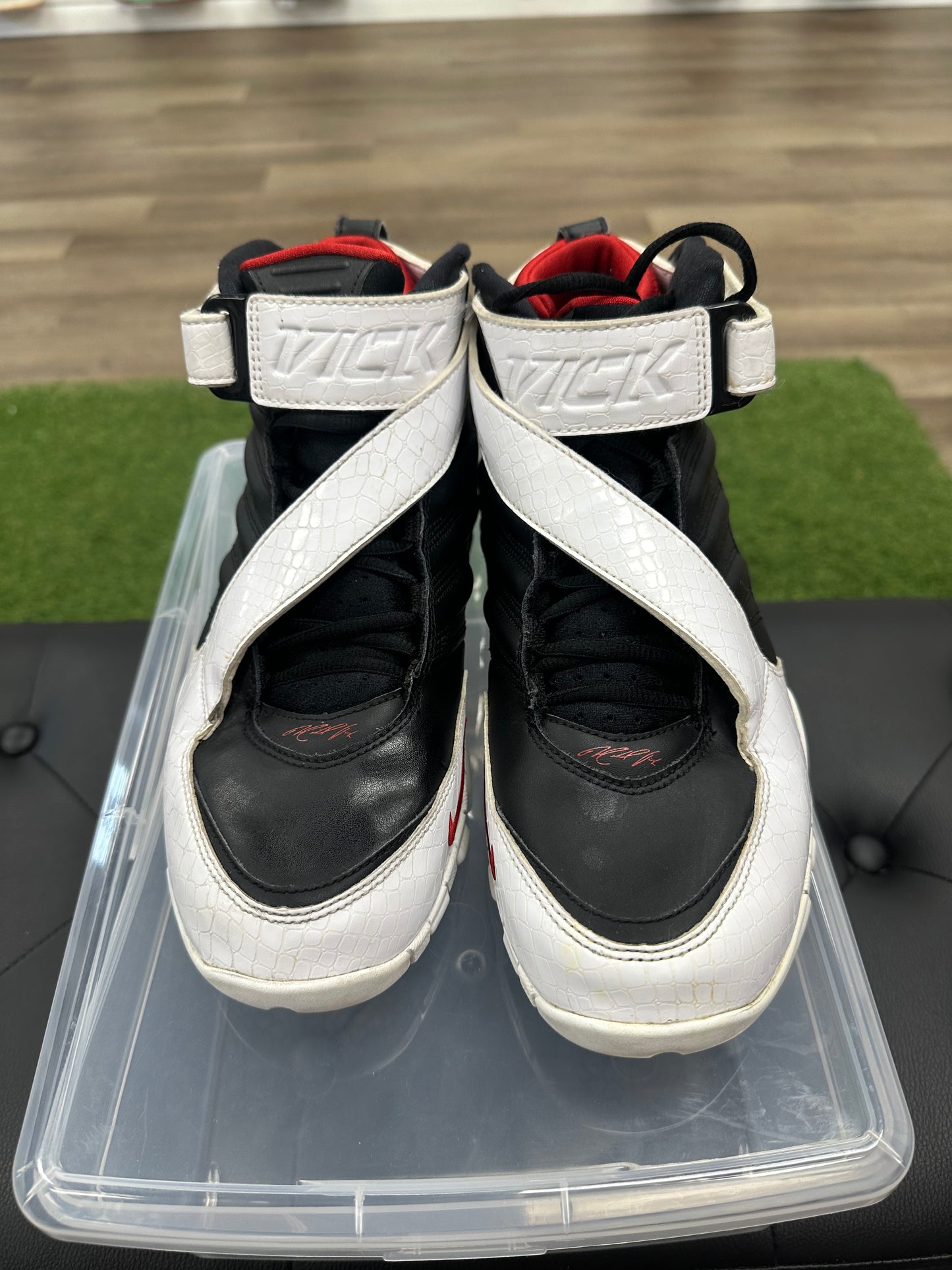 Nike Air Zoom Vick 3 Falcons Away (2016)-Size 9 (U)