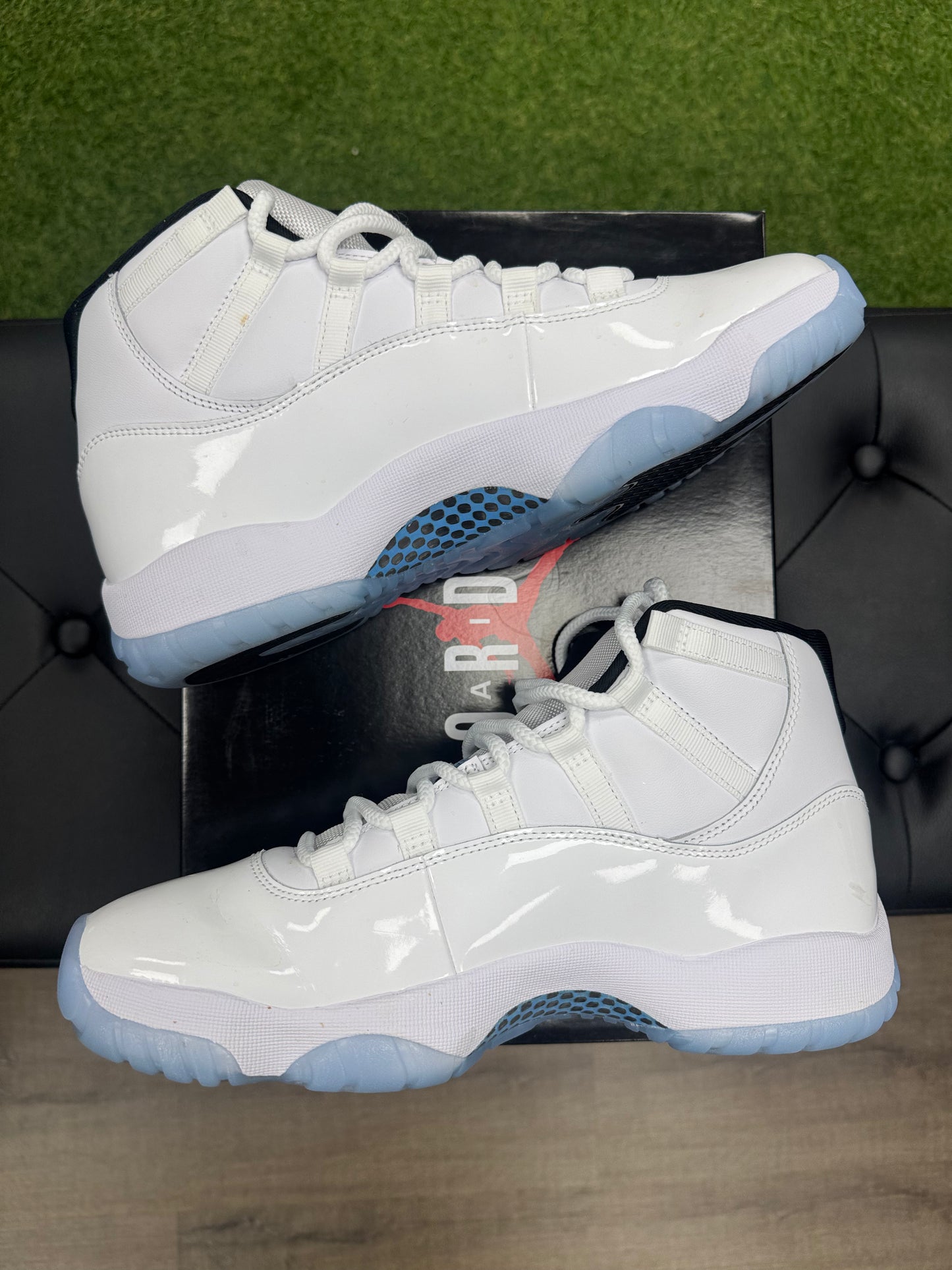 Jordan 11 Retro Legend Blue (2024) - Mens (U9.5)