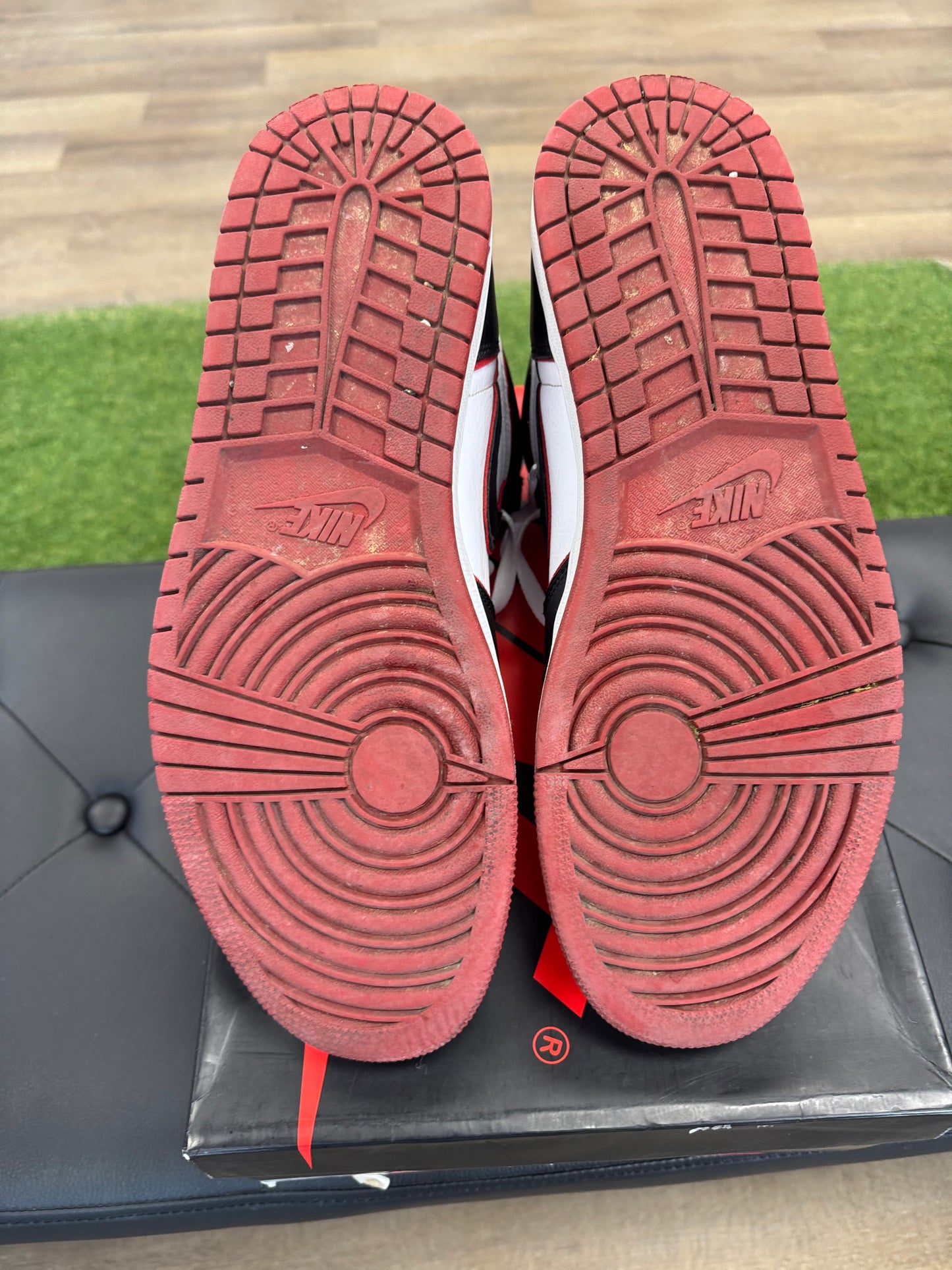 Jordan 1 Retro High Bloodline - Mens (U13)