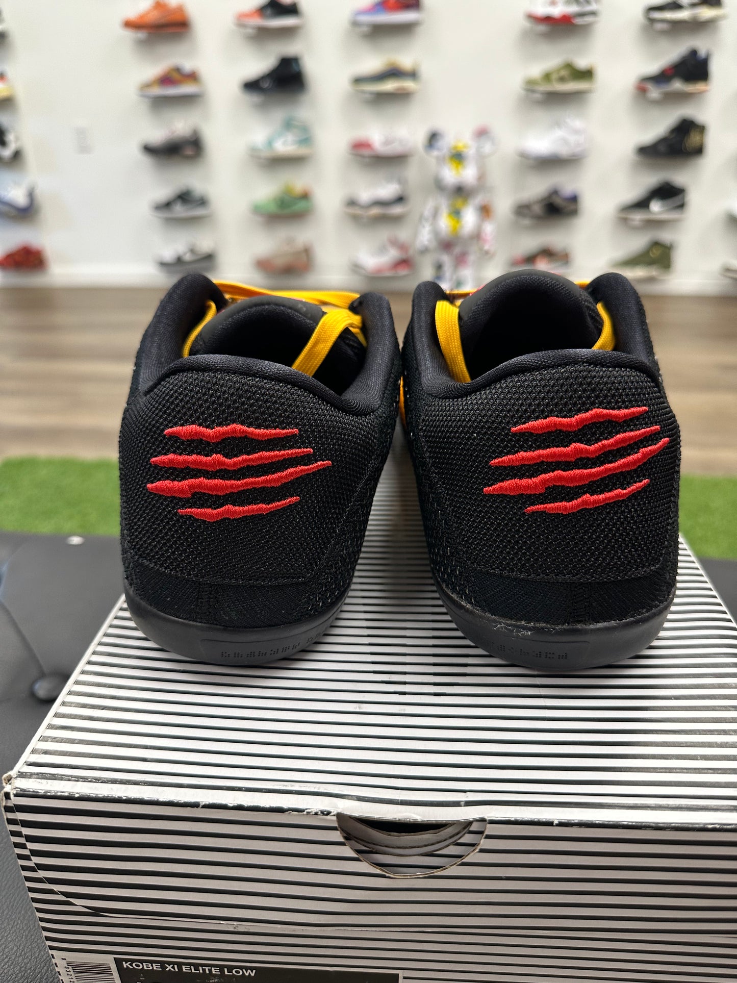 Nike Kobe 11 Elite Low Bruce Lee - Size 12.5 (U)