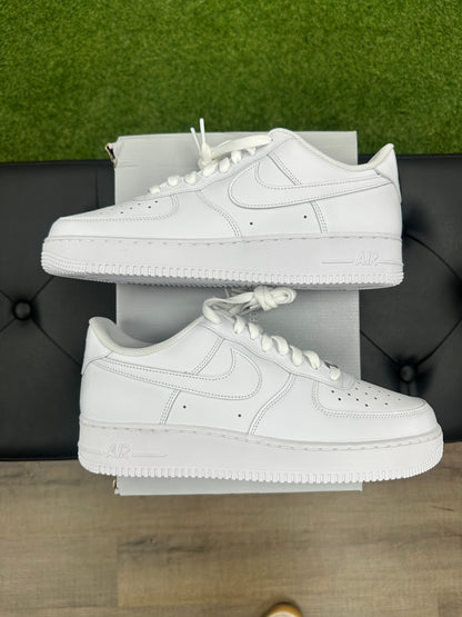 Nike Air Force 1 Low '07 White - Size 10.5 (N2)
