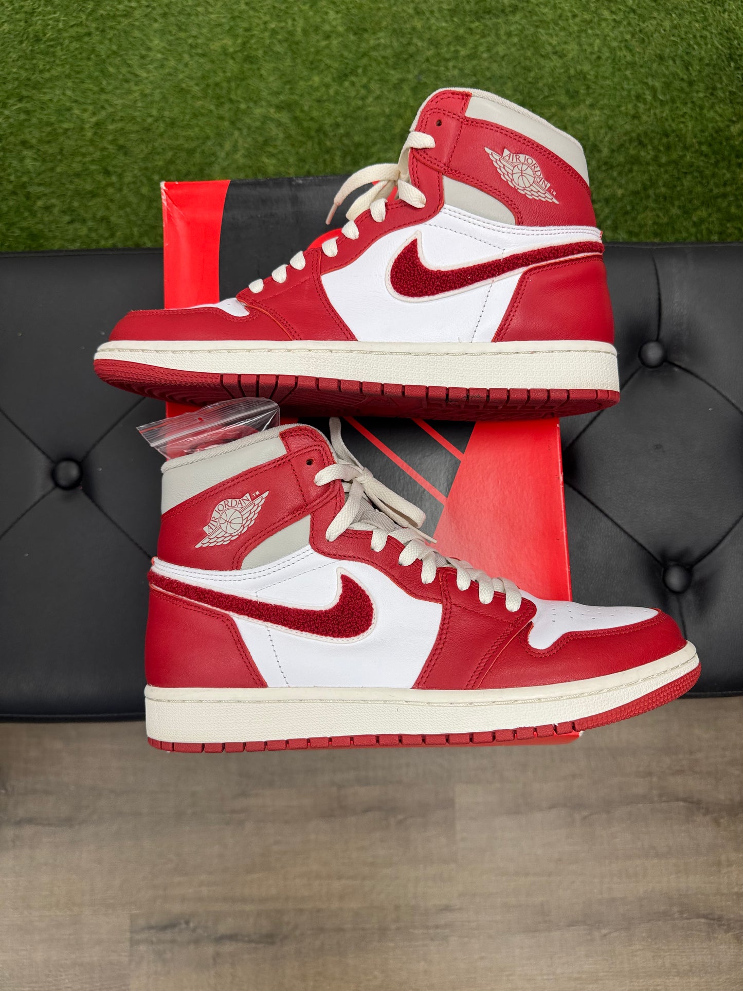 Jordan 1 Retro High OG Varsity Red - Mens (U9)