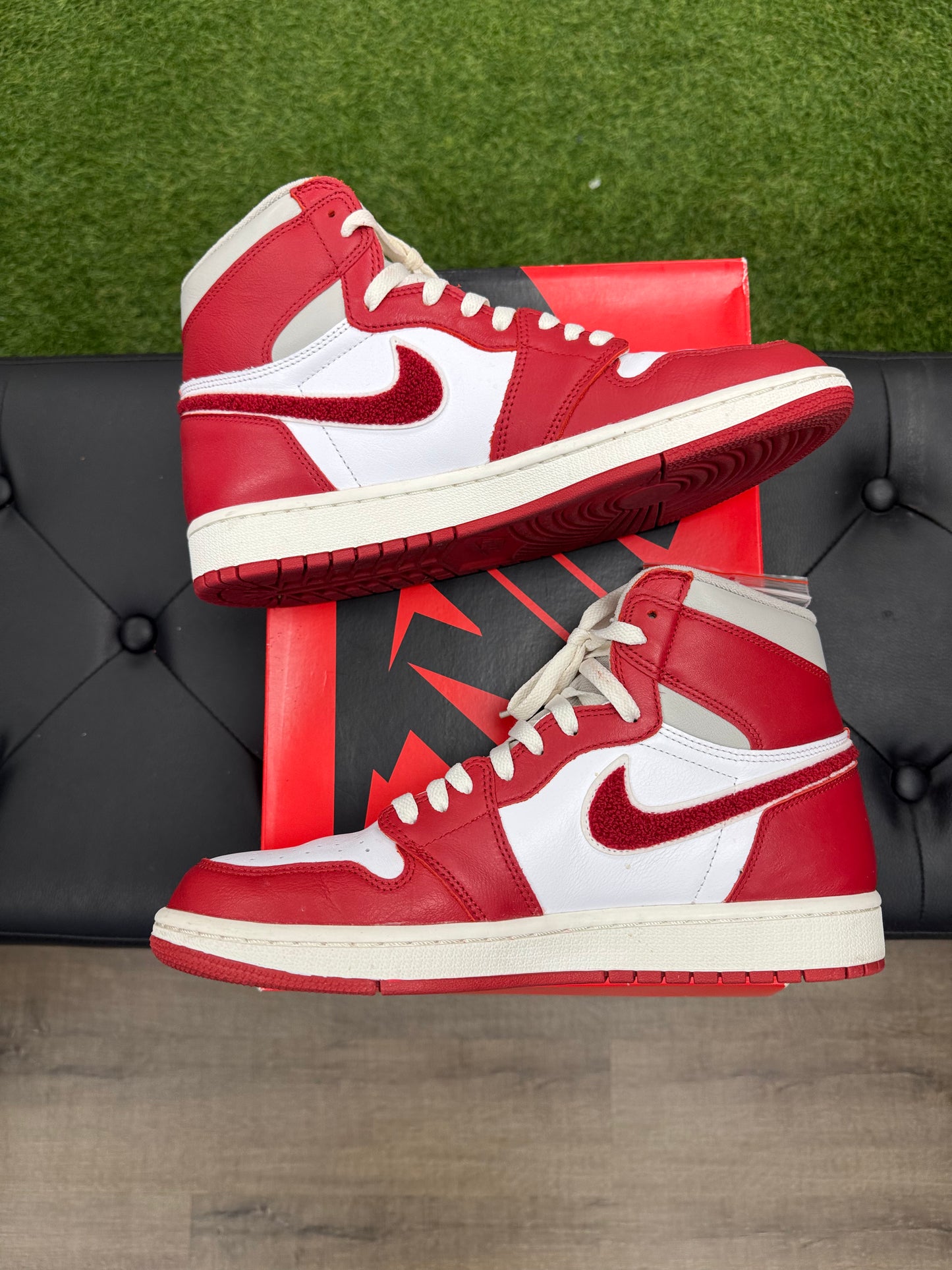 Jordan 1 Retro High OG Varsity Red - Mens (U9)