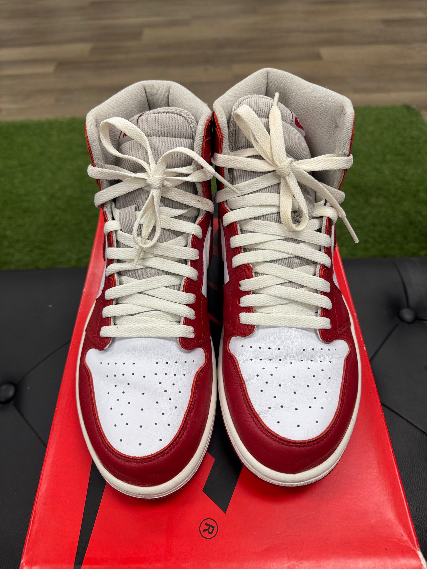 Jordan 1 Retro High OG Varsity Red - Mens (U9)