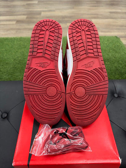 Jordan 1 Retro High OG Varsity Red - Mens (U9)
