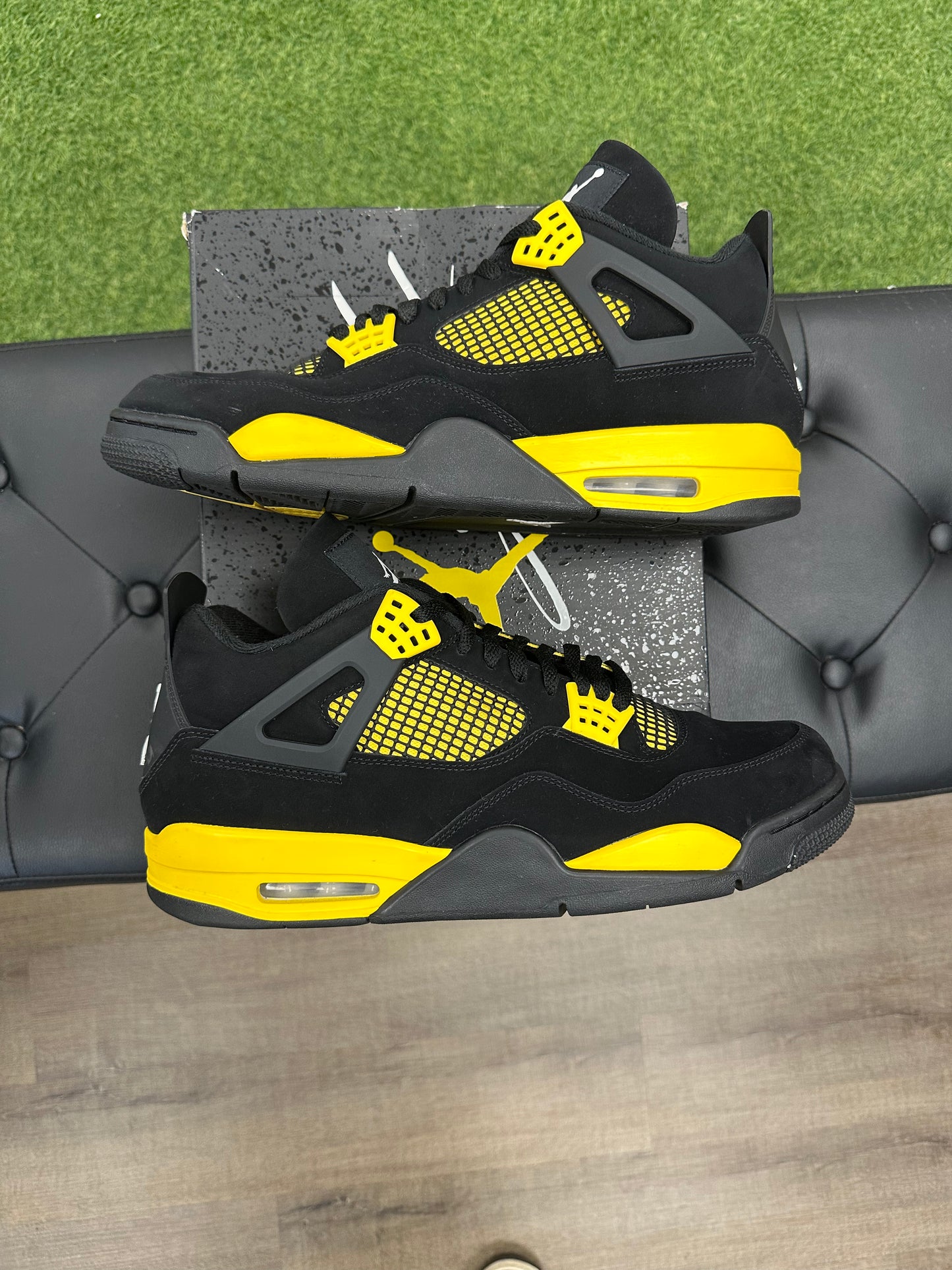 Jordan 4 Retro Thunder (2023) - Size 14 (U)