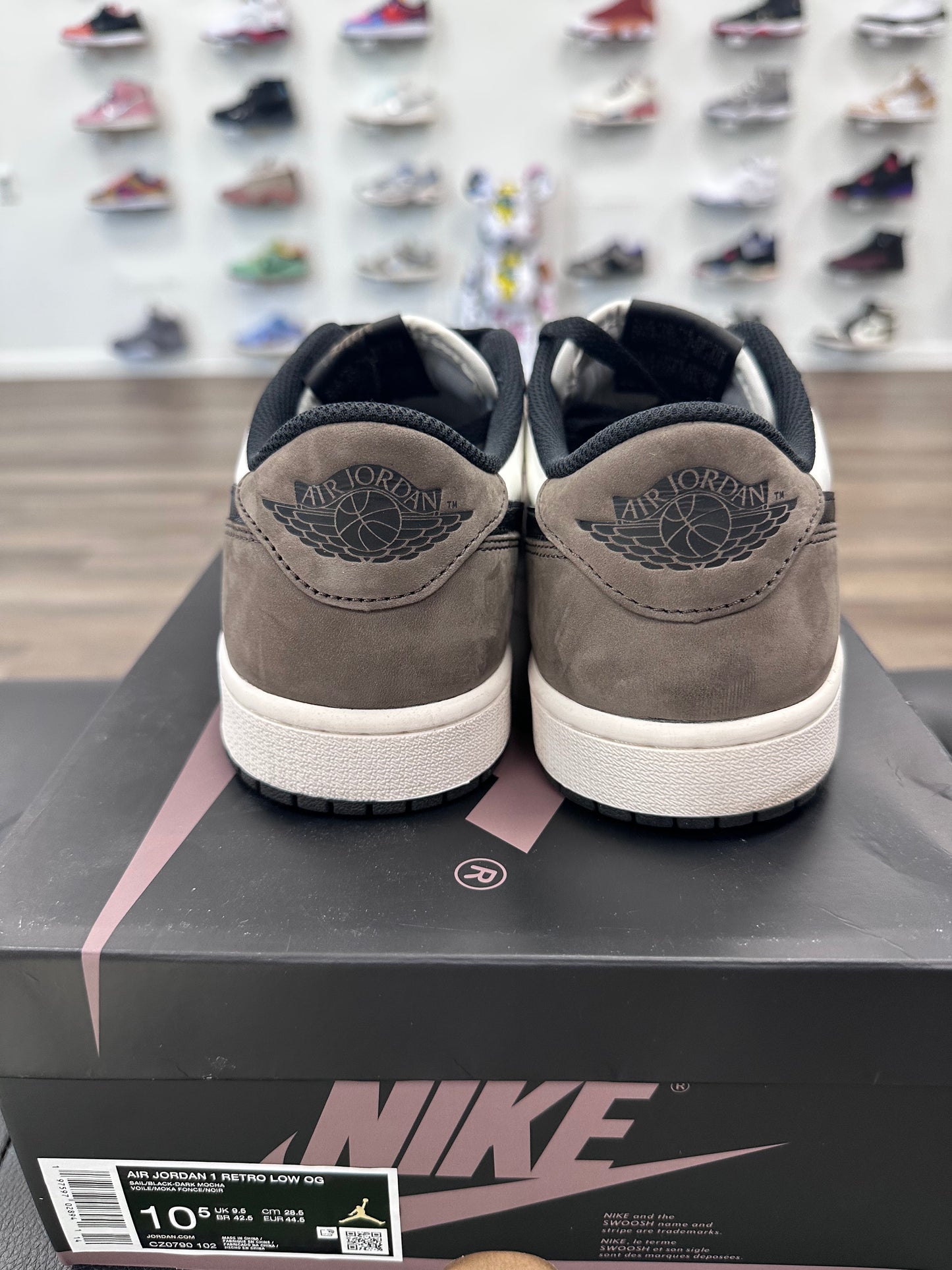 Jordan 1 Retro Low OG Mocha - Size 10.5 (U)