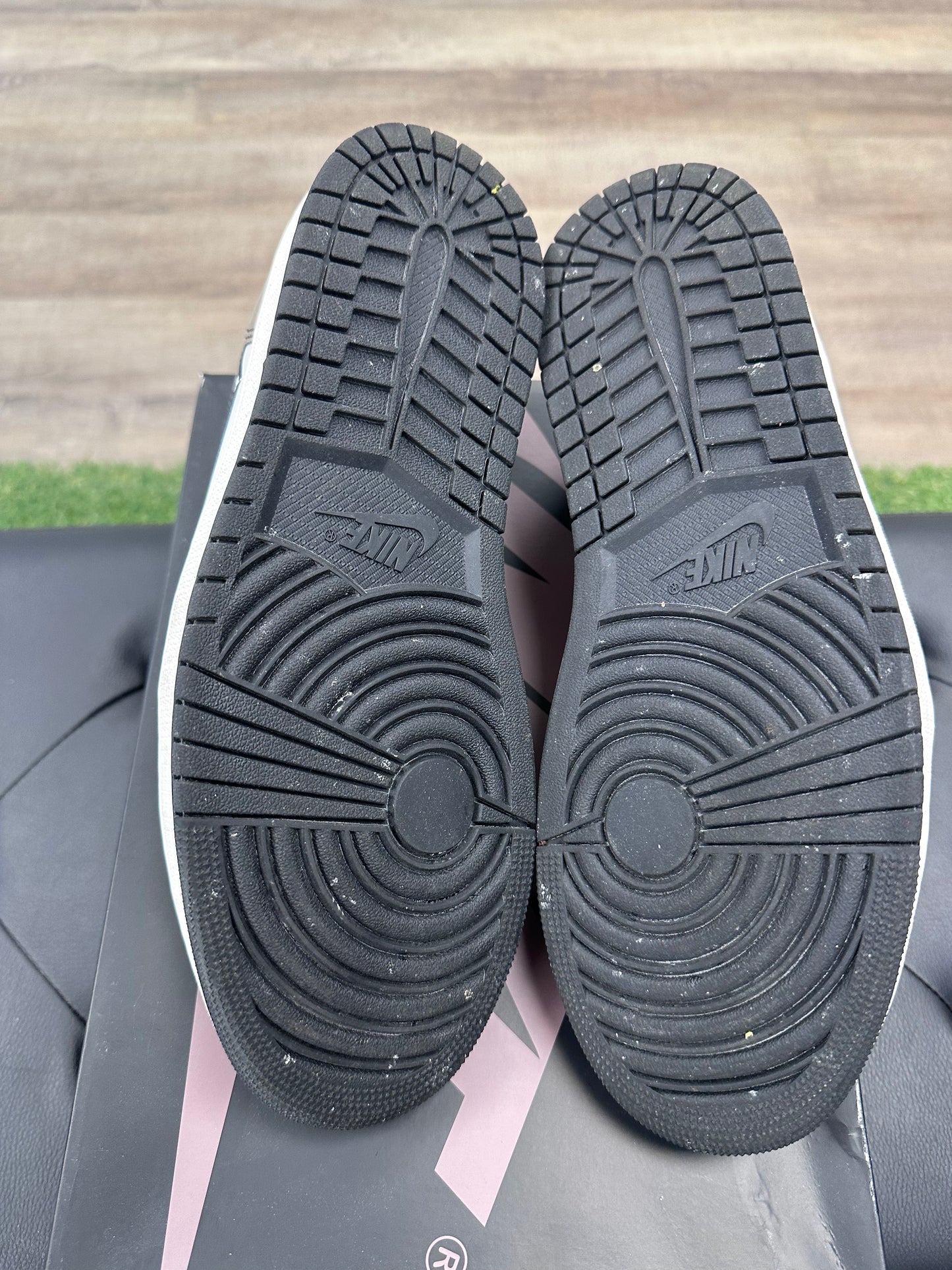 Jordan 1 Retro Low OG Mocha - Size 10.5 (U)