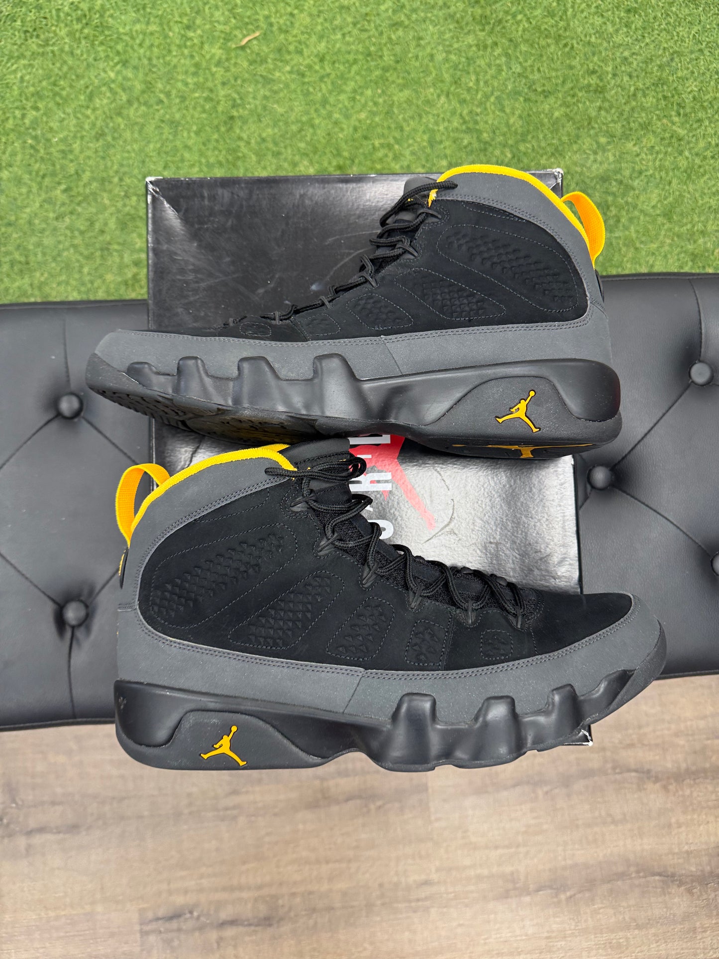 Jordan 9 Retro Dark Charcoal University Gold - Size 13 (U)