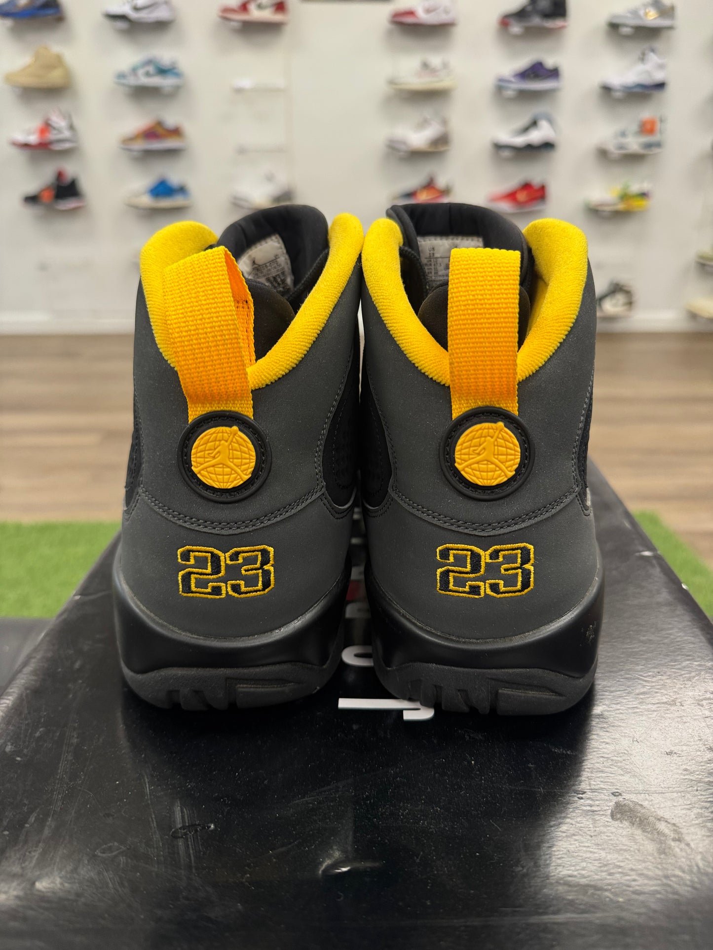 Jordan 9 Retro Dark Charcoal University Gold - Size 13 (U)