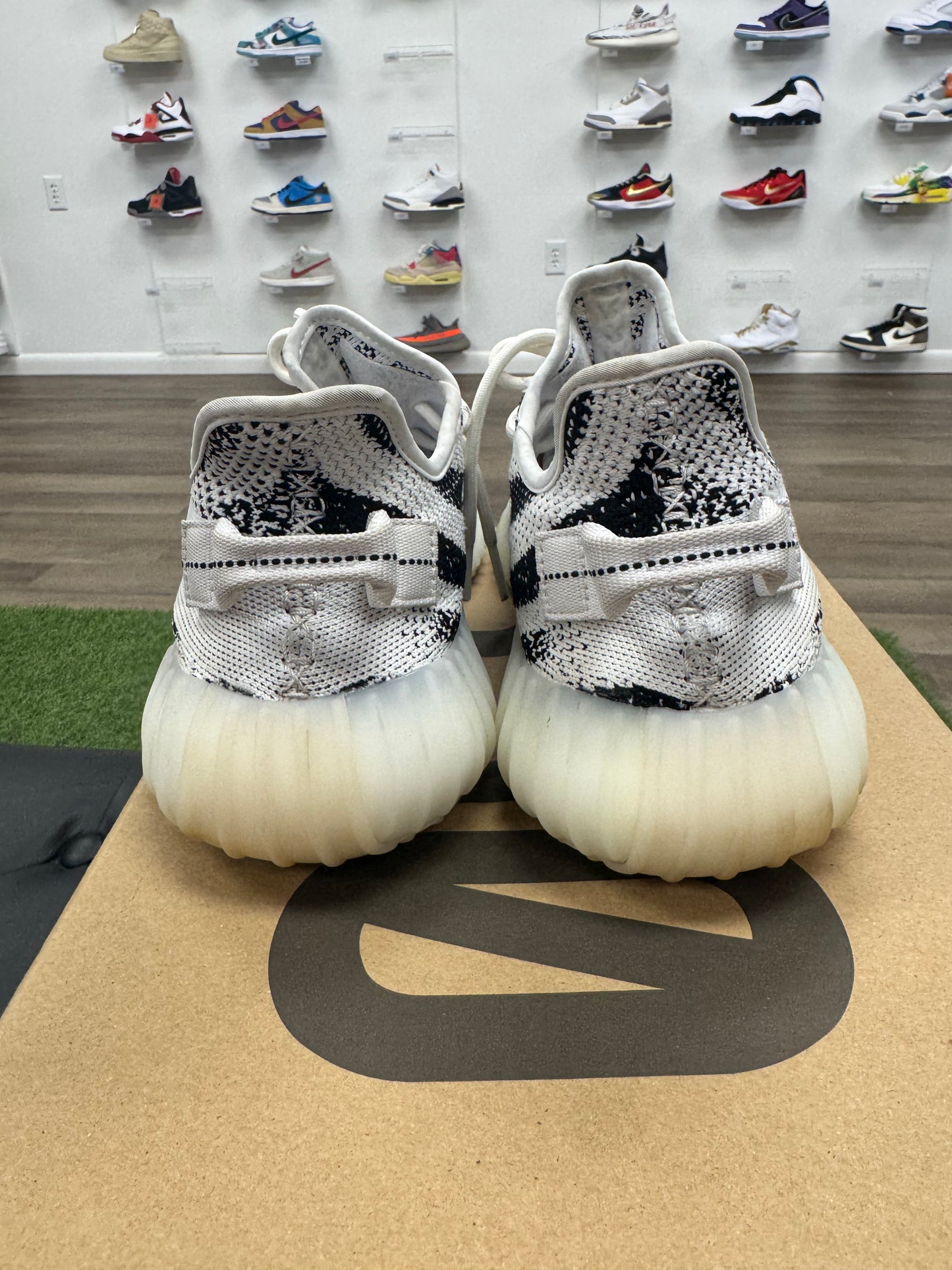 adidas Yeezy Boost 350 V2 Zebra - Size 10 (U)