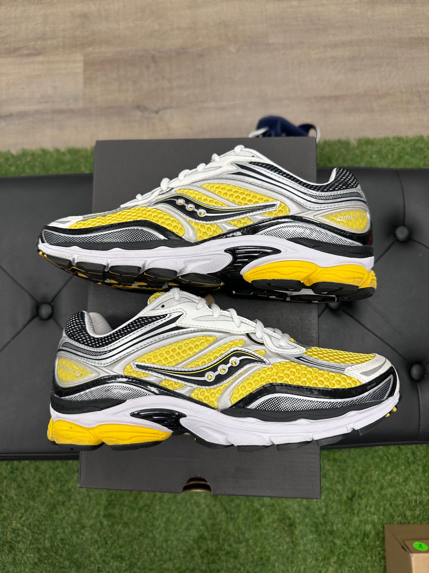 Saucony ProGrid Omni 9 ViZi Gold Metallic Silver - Size 9 (U)