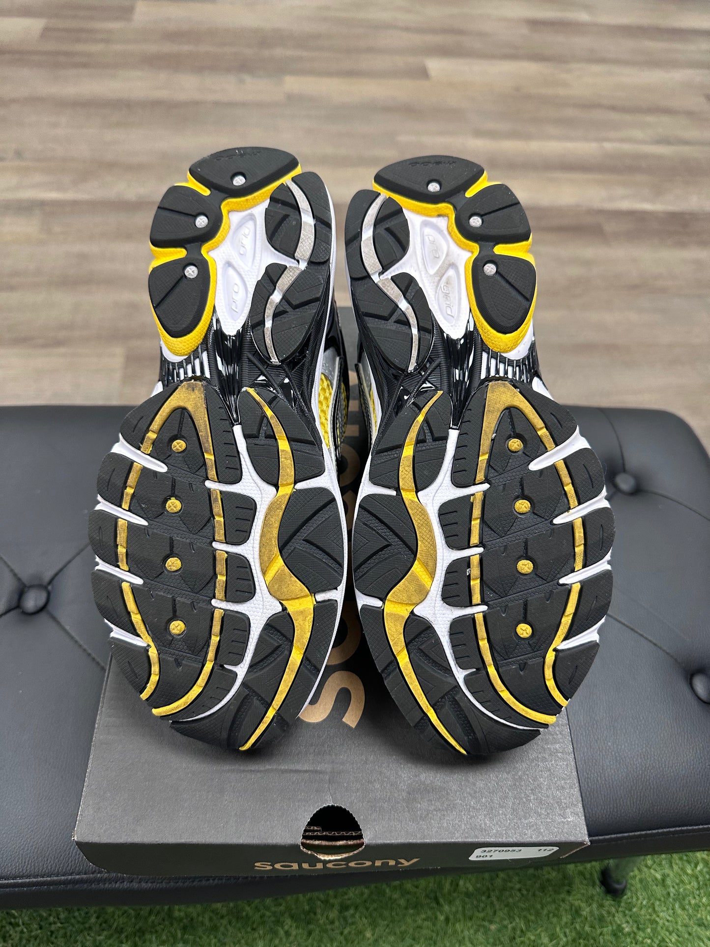 Saucony ProGrid Omni 9 ViZi Gold Metallic Silver - Size 9 (U)