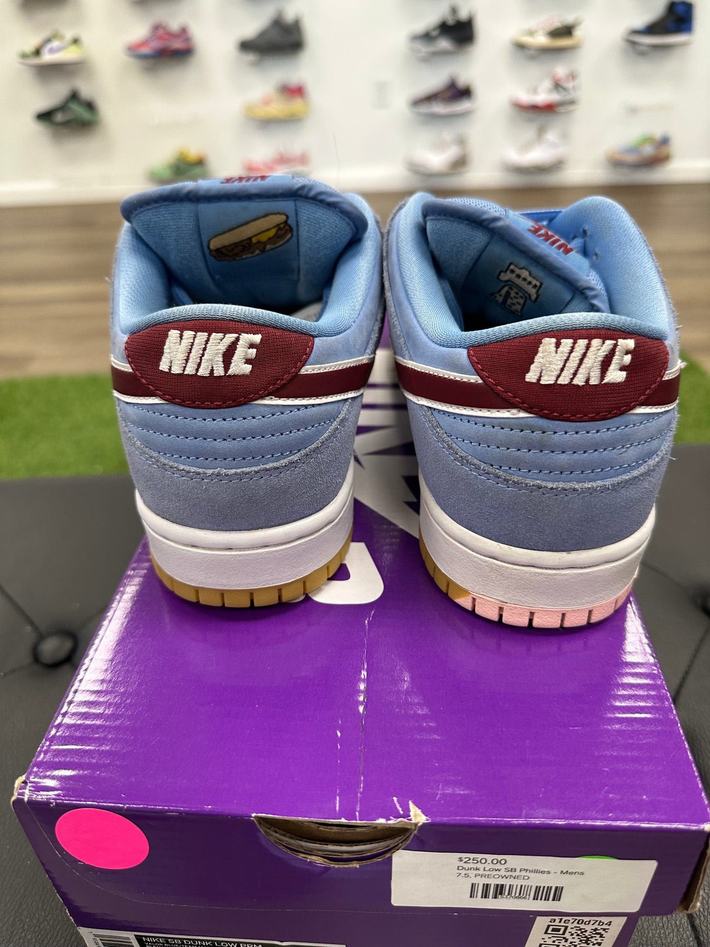 Nike SB Dunk Low Philadelphia Phillies - Size 7.5 (U)