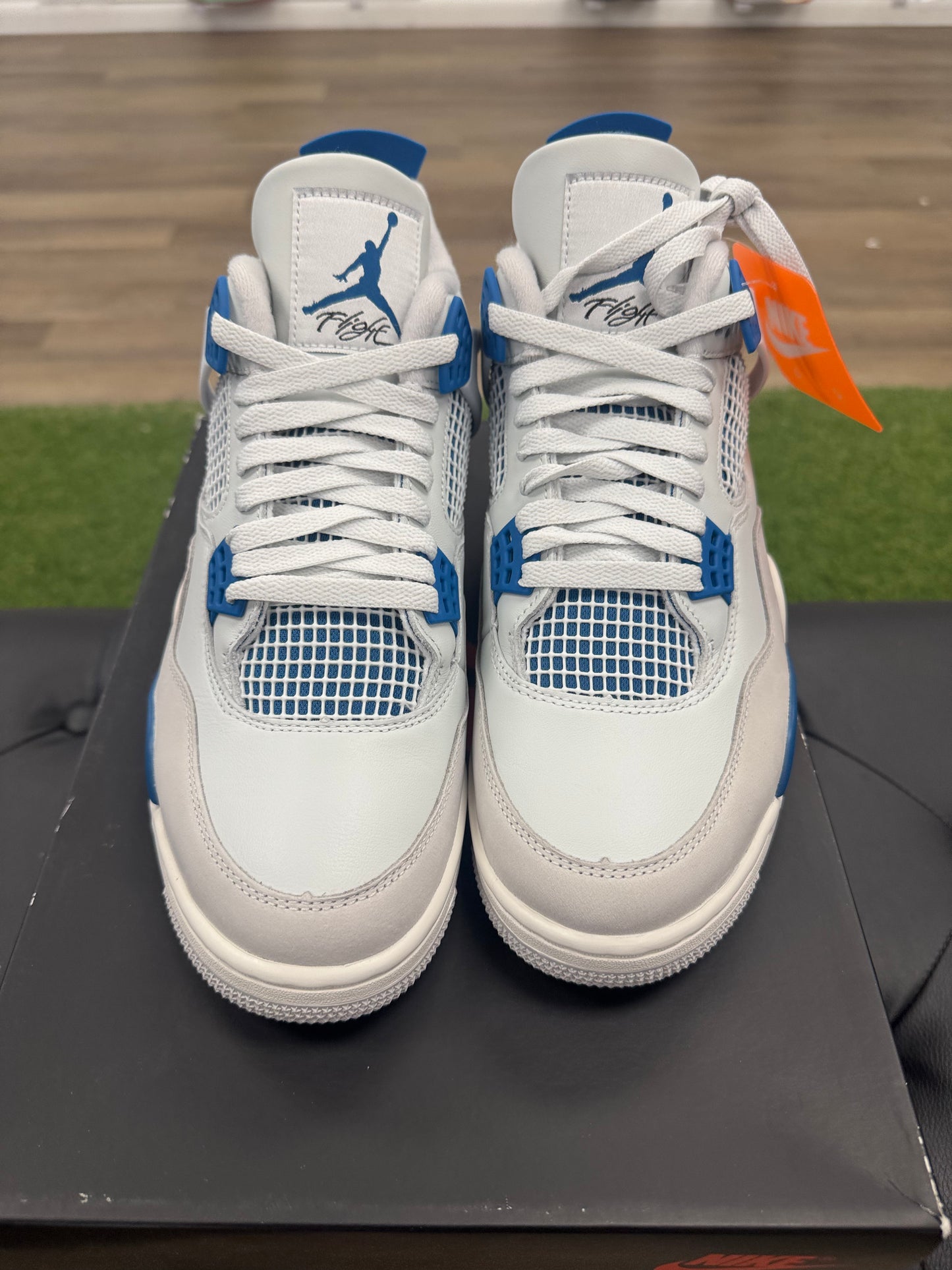 Jordan 4 Retro Military Blue (2024) - Size 10.5 (2)