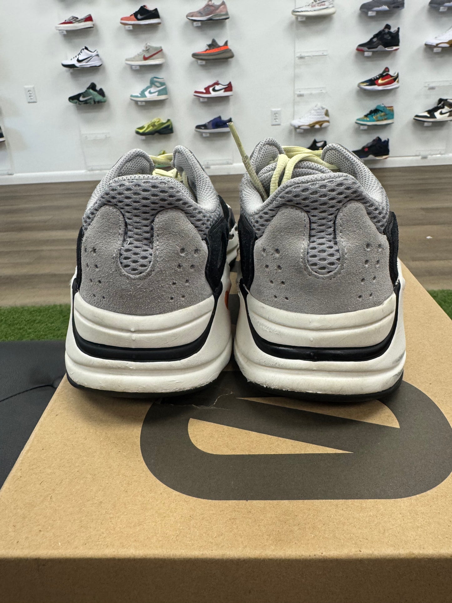 adidas Yeezy Boost 700 Wave Runner - Size 8.5 (U)