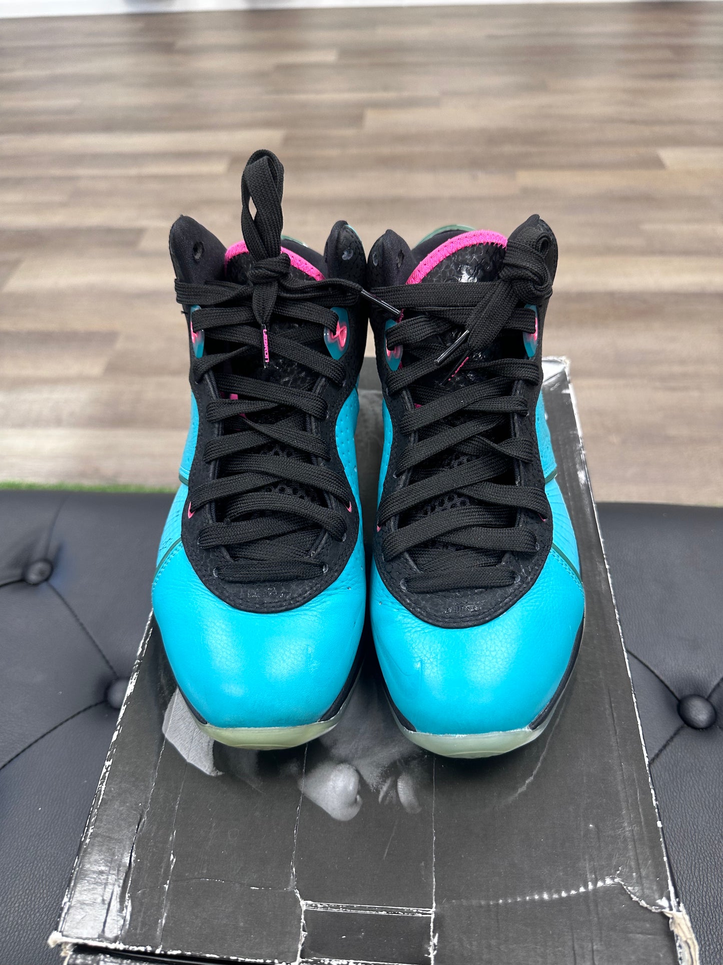 Nike LeBron 8 South Beach (Pre-Heat) 2010- Size 7 (U)