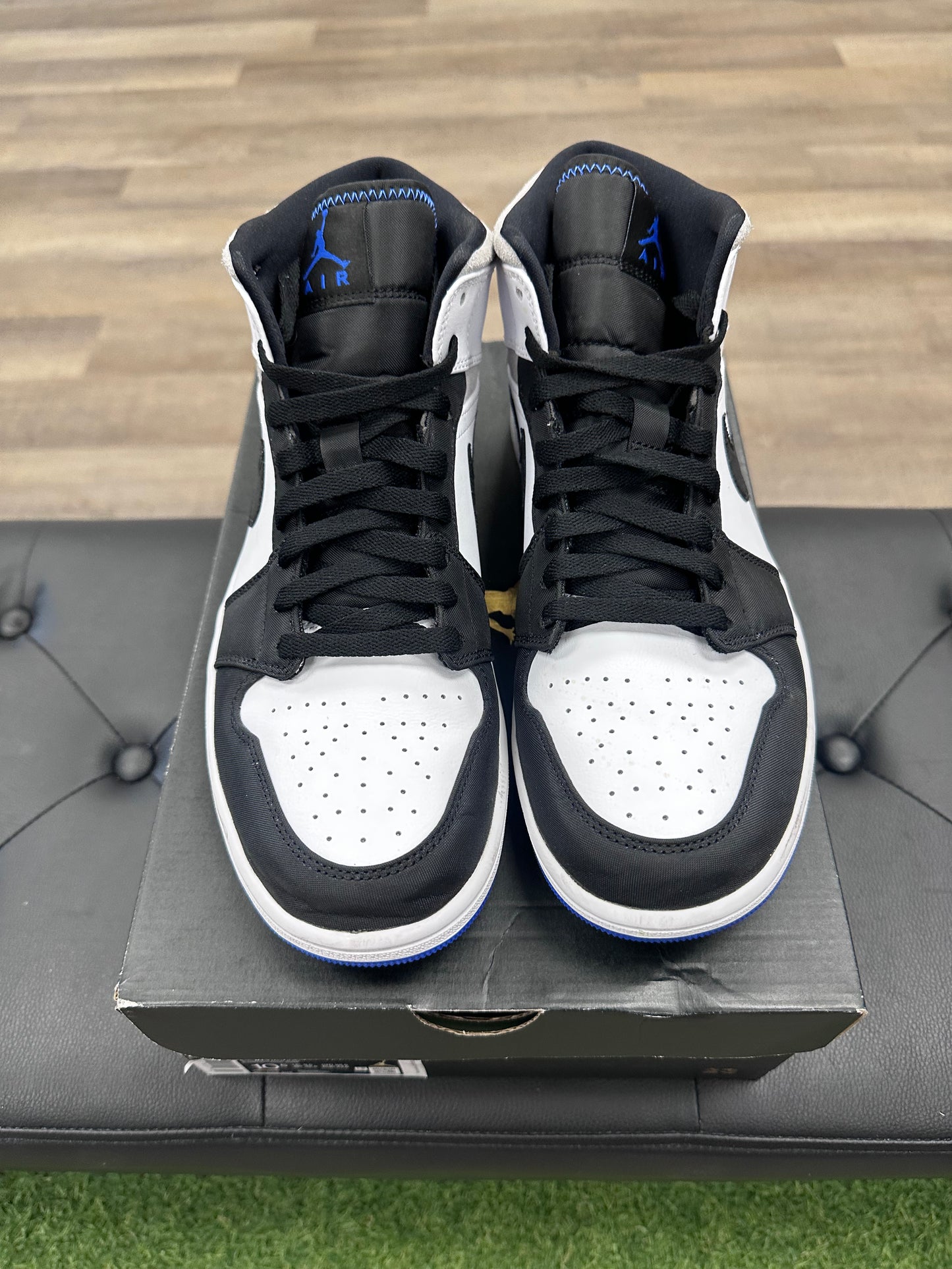 Jordan 1 Mid SE Royal Black Toe - Size 10.5 (U)