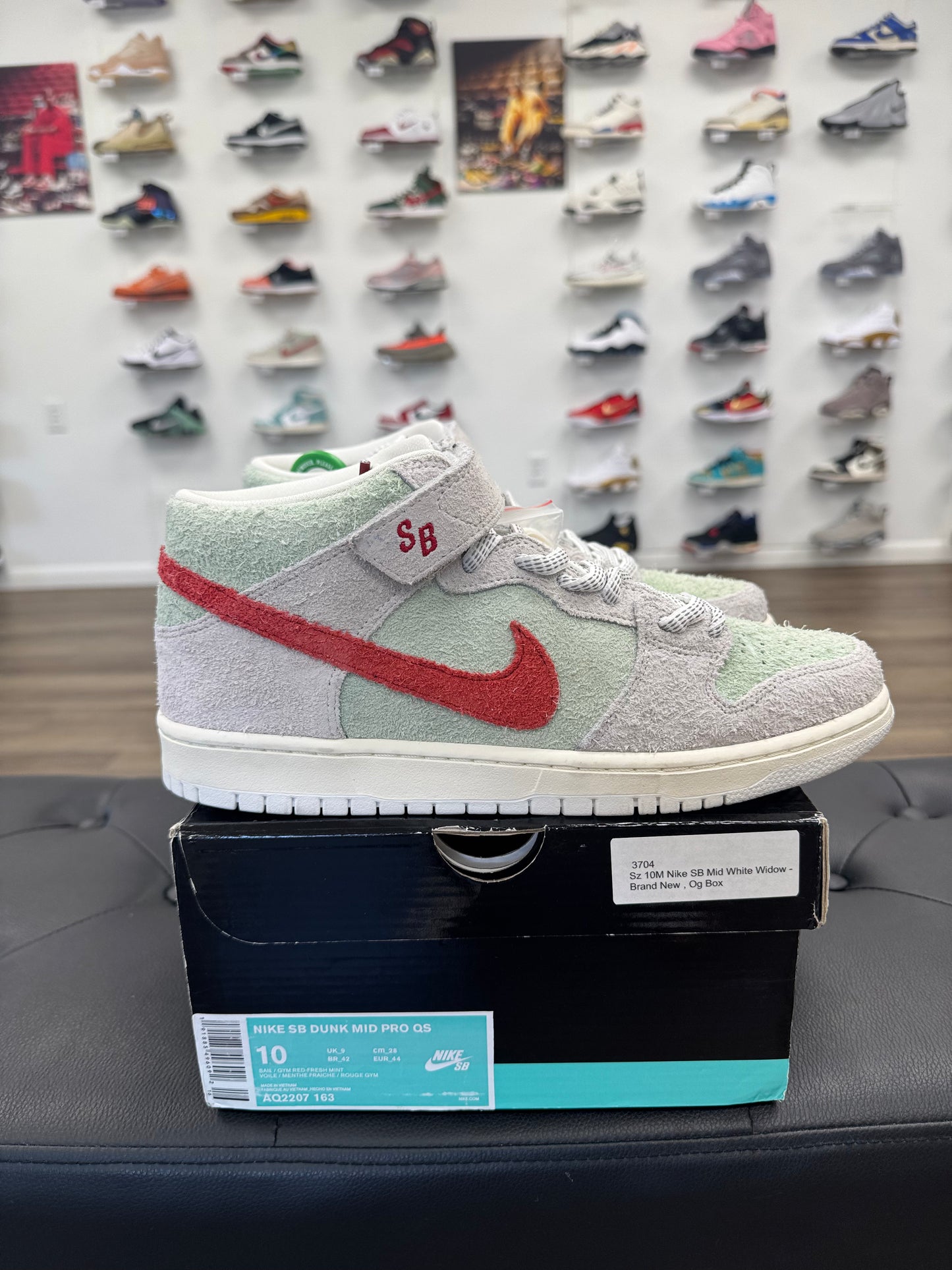 Nike SB Dunk Mid White Widow - Size 10