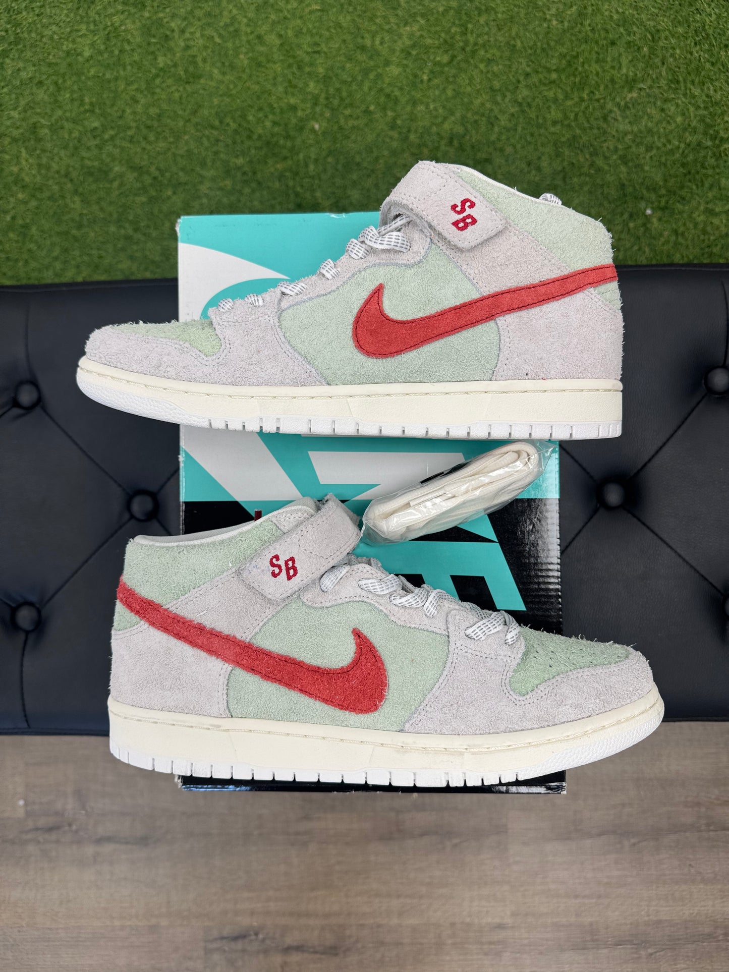 Nike SB Dunk Mid White Widow - Size 10