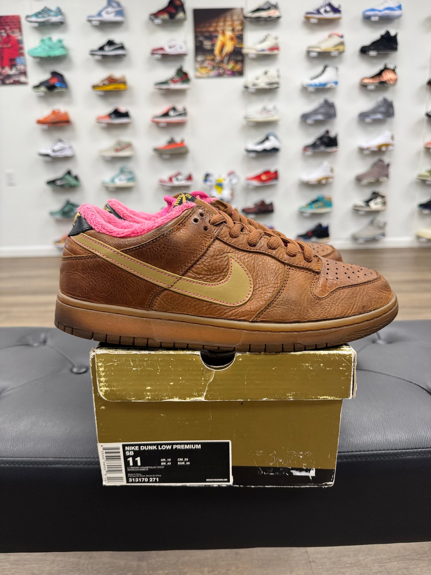 Nike SB Dunk Low Gibson Guitar Case - Size 11 (U)
