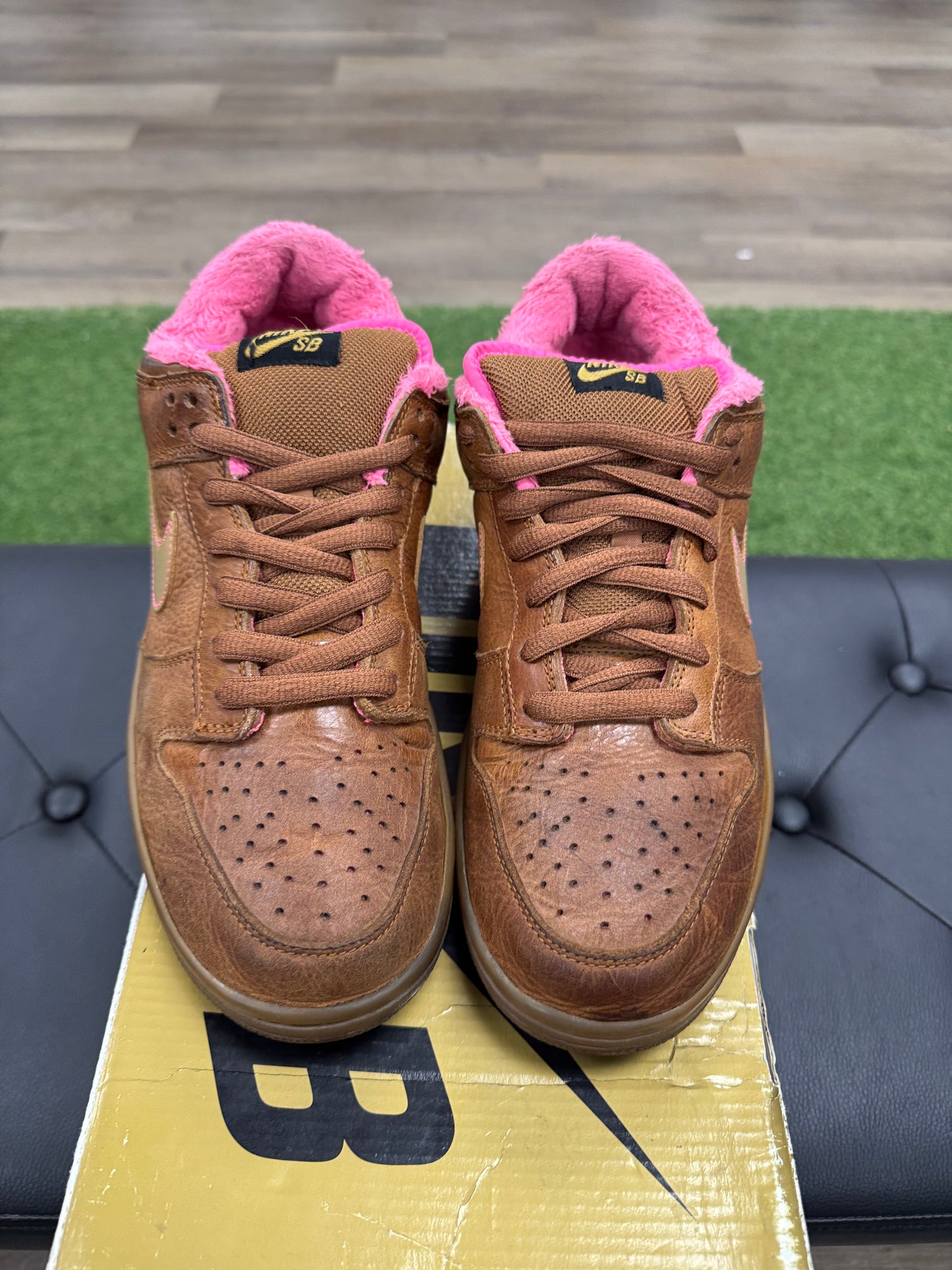 Nike SB Dunk Low Gibson Guitar Case - Size 11 (U)