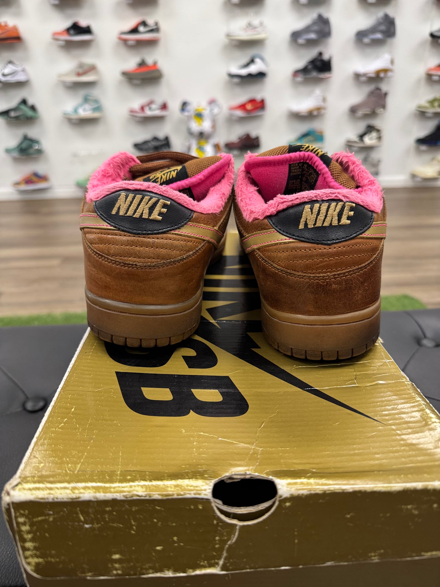 Nike SB Dunk Low Gibson Guitar Case - Size 11 (U)