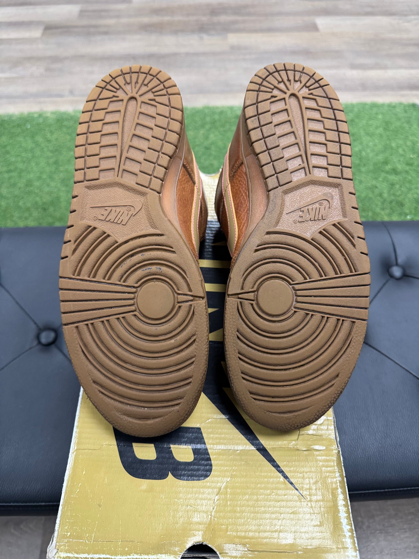 Nike SB Dunk Low Gibson Guitar Case - Size 11 (U)