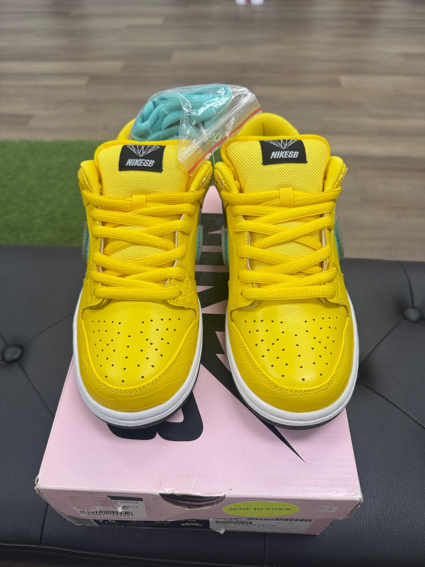 Nike SB Dunk Low Diamond Supply Co. Canary Diamond (Friends and Family) - Size 7.5
